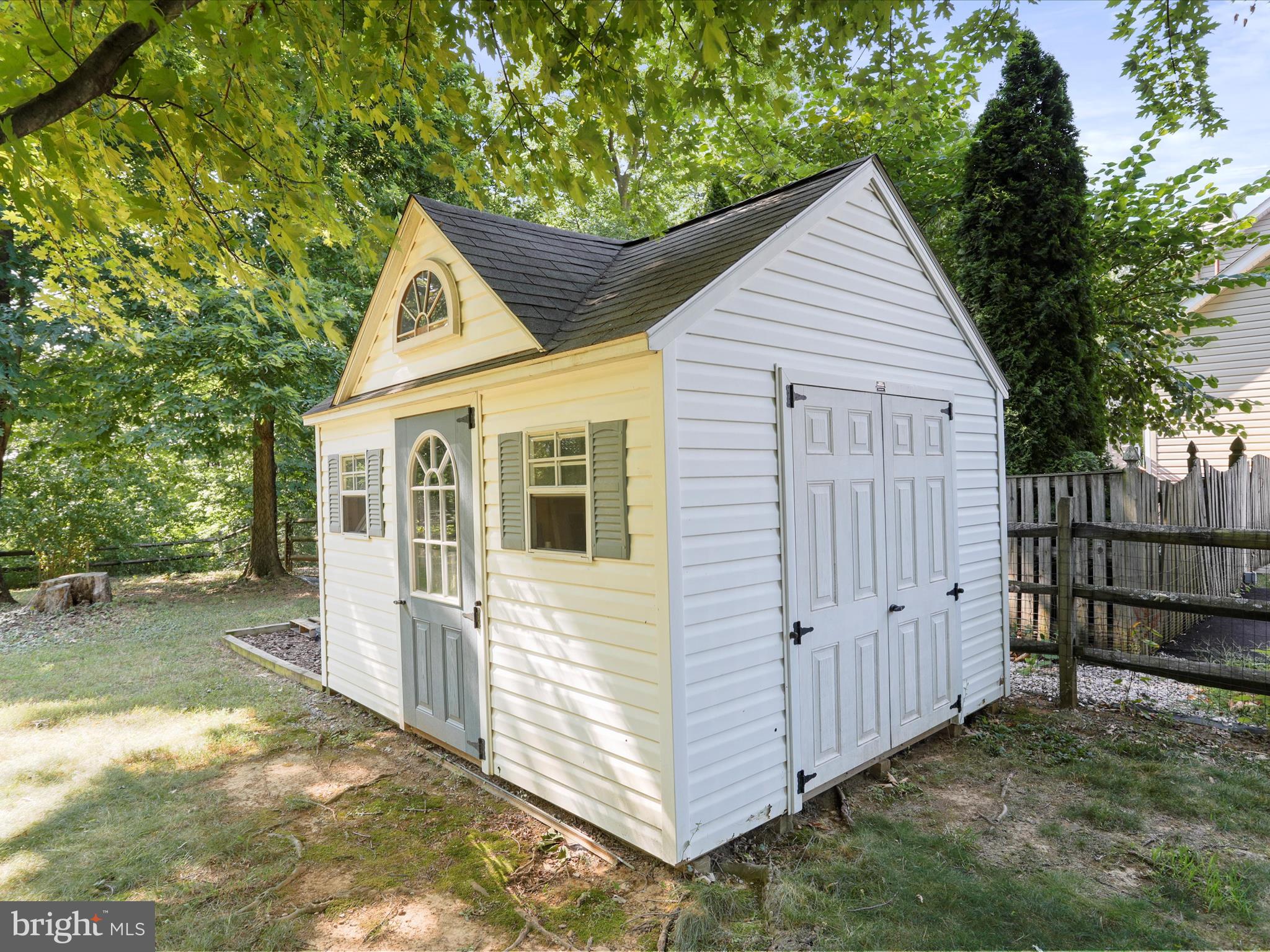 APPLE KNOLLS ESTATES - Residential