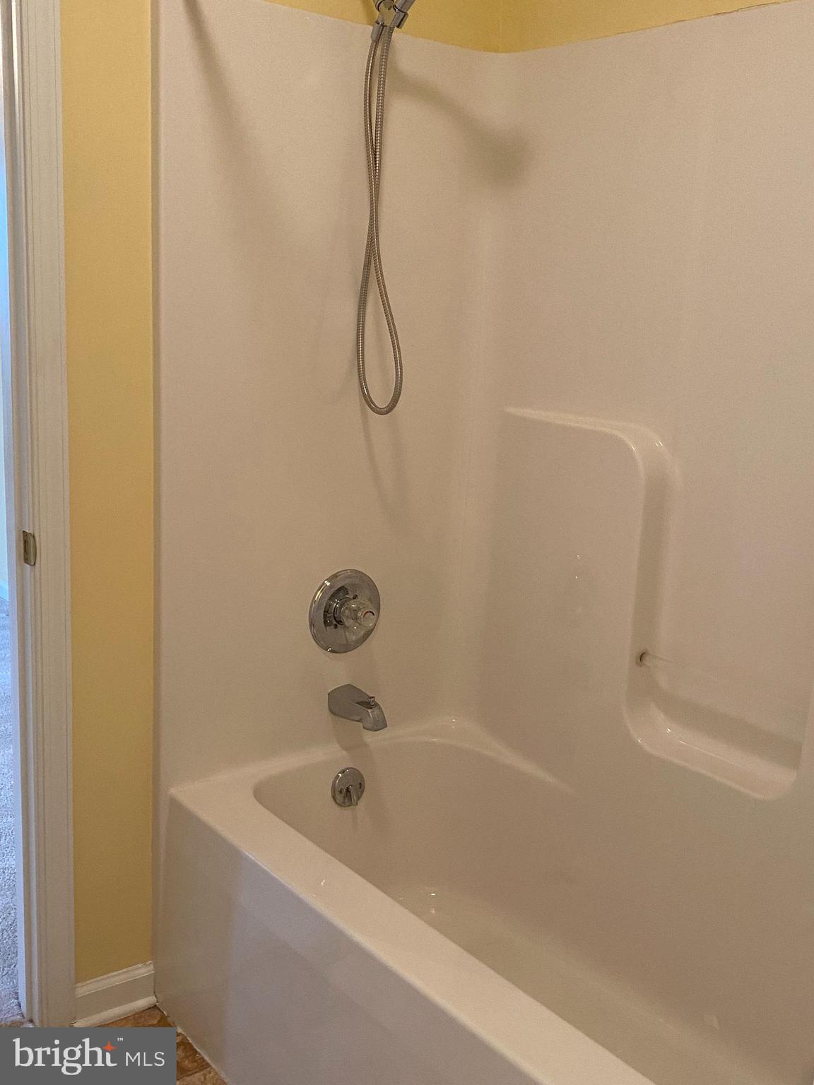 LONE PINE VILLAGE - Residential Lease