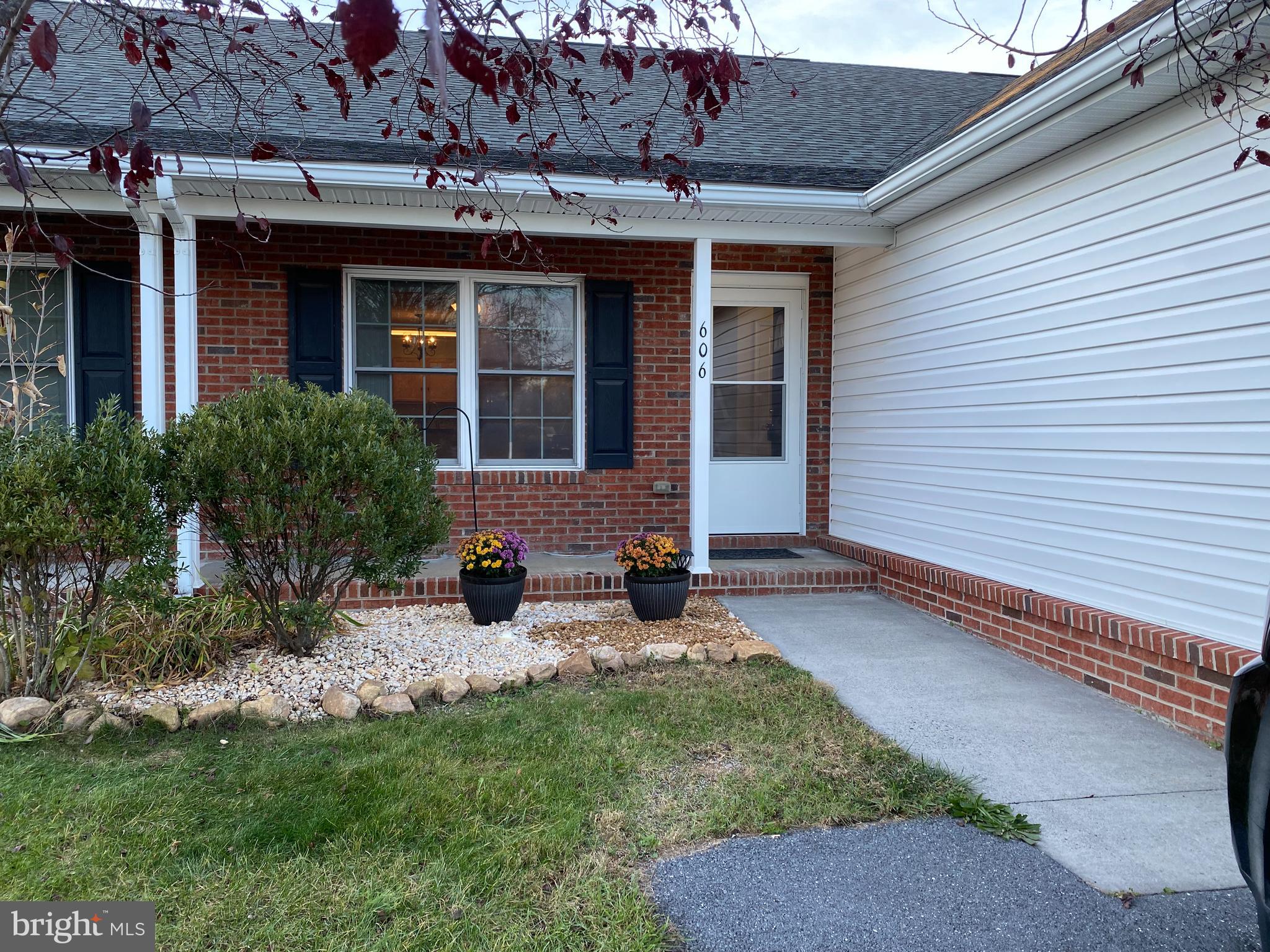 LONE PINE VILLAGE - Residential Lease