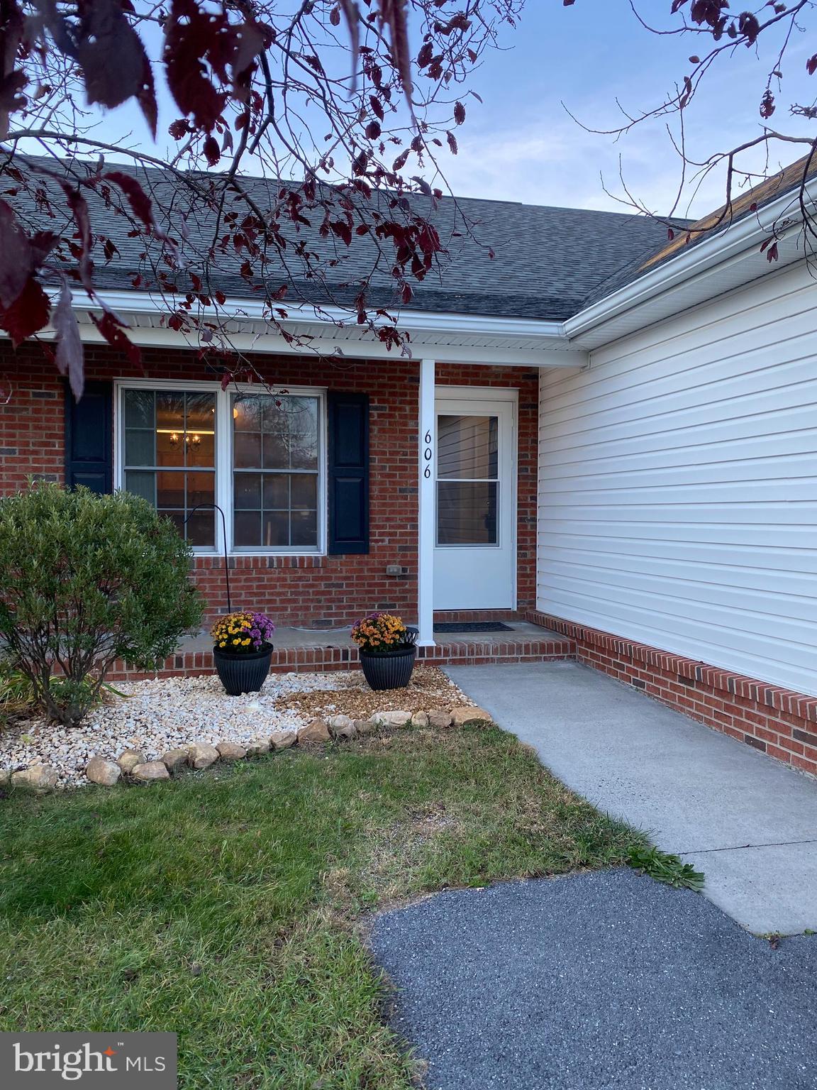 LONE PINE VILLAGE - Residential Lease