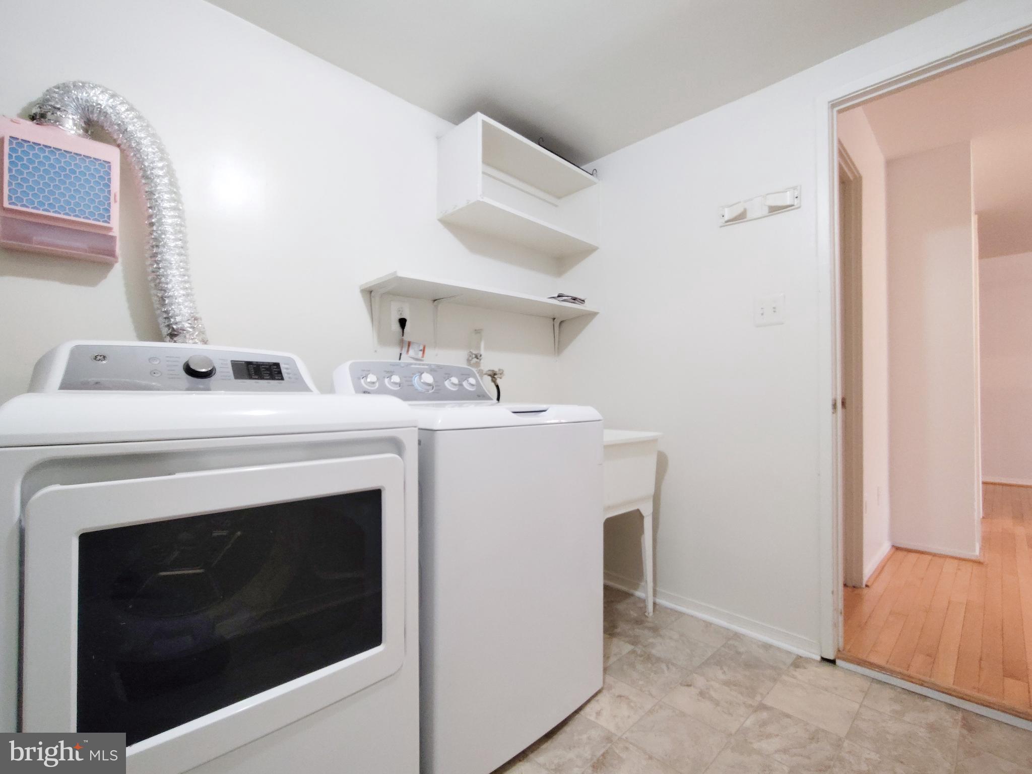 MOSBY WOODS TOWNHOUSE - Residential Lease