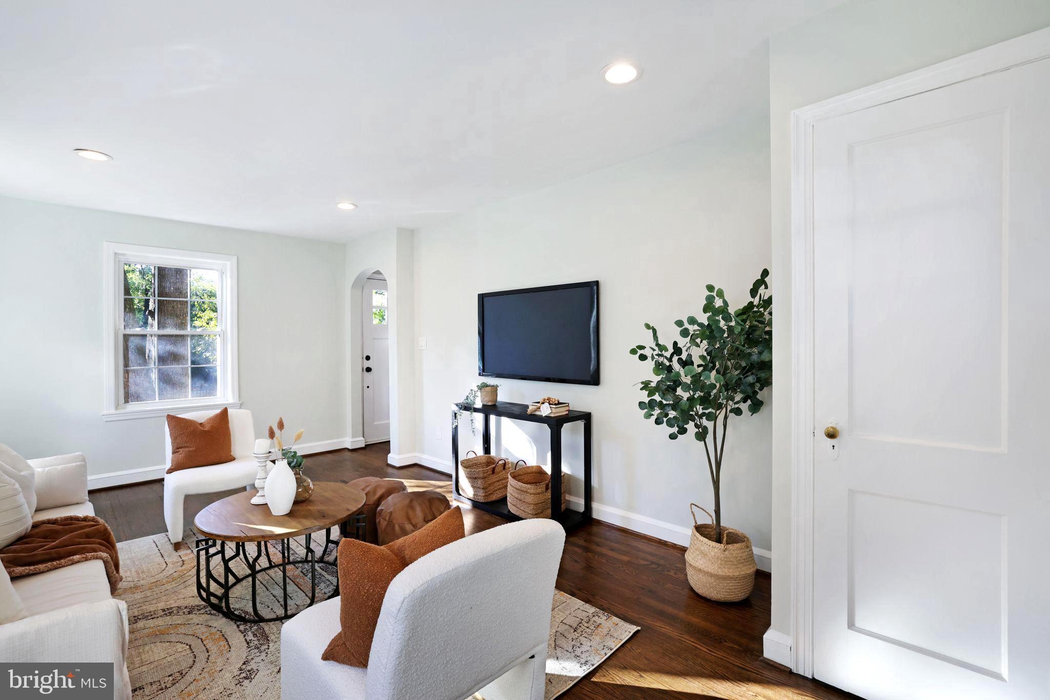 HYATTSVILLE HILLS - Residential