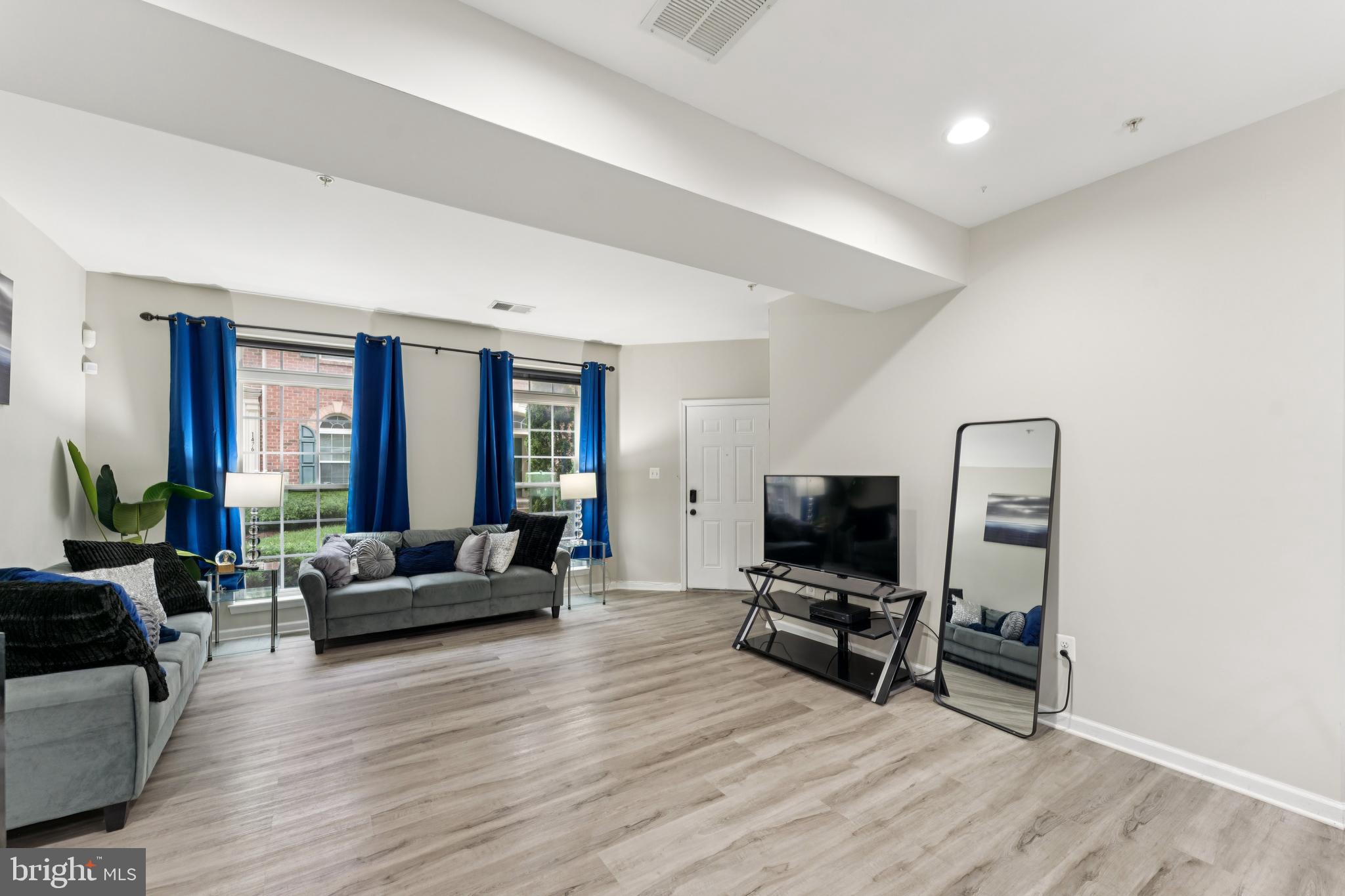 1410 BRADEN LOOP
