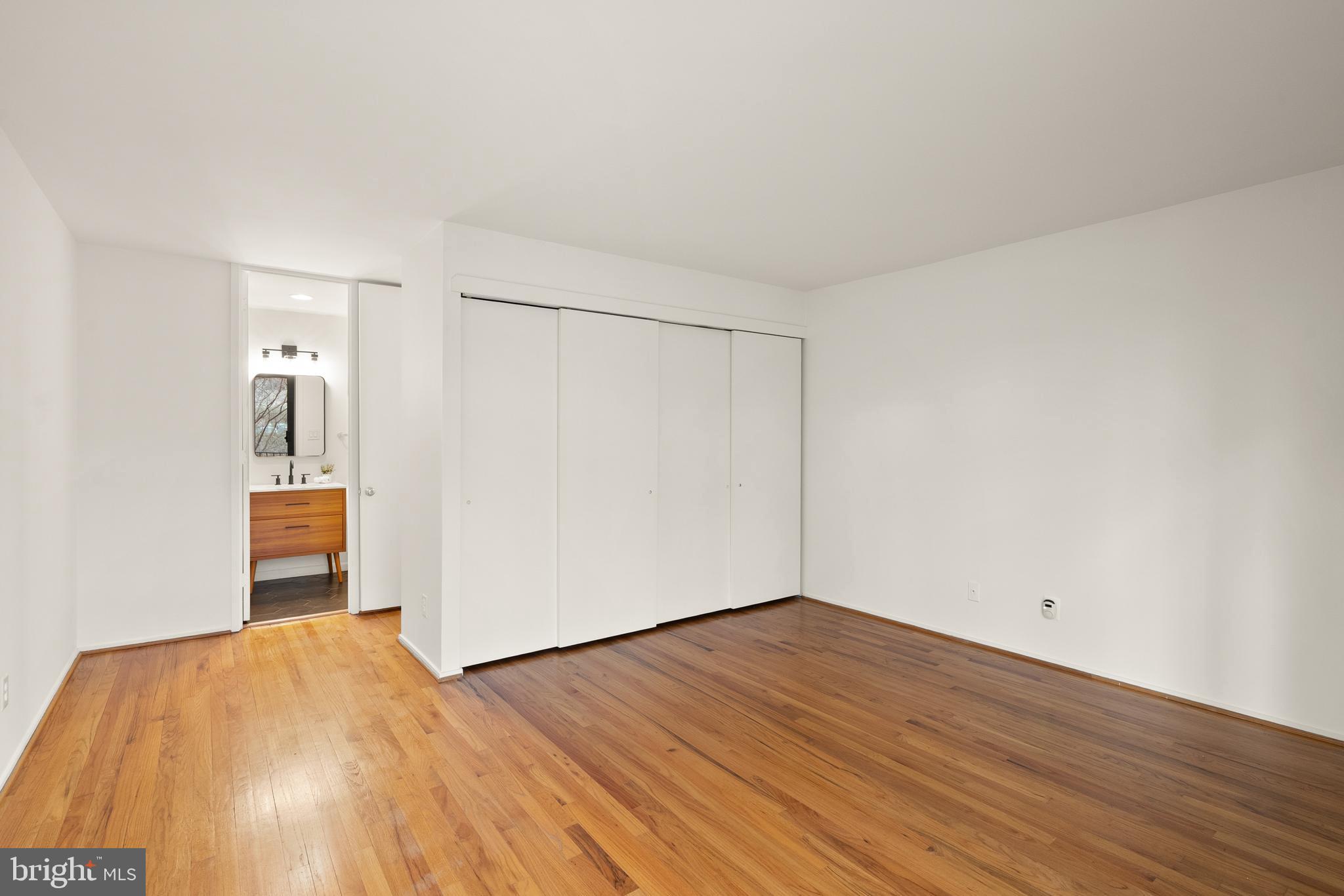 WASHINGTON PLAZA - Residential