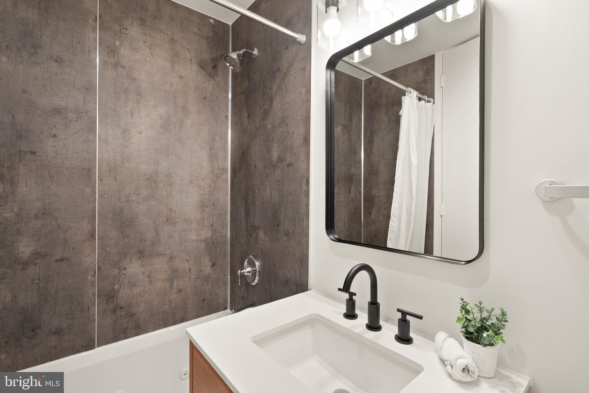 WASHINGTON PLAZA - Residential