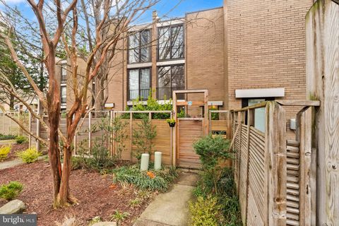 Townhouse For Sale - 11465 Washington Plaza<br/> RESTON, VA 20190