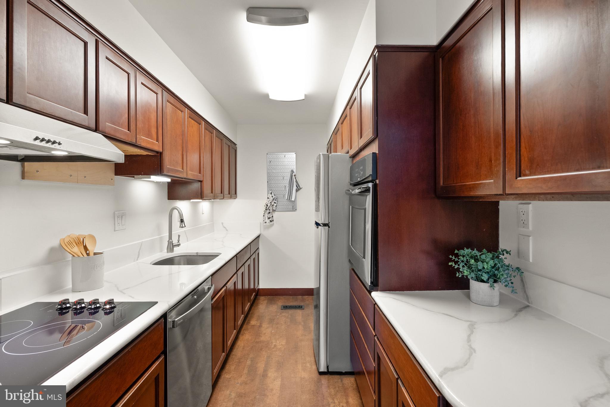 WASHINGTON PLAZA - Residential