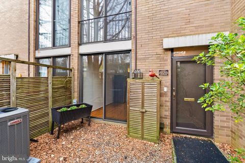 11465 WASHINGTON PLAZA W RESTON VA 20190