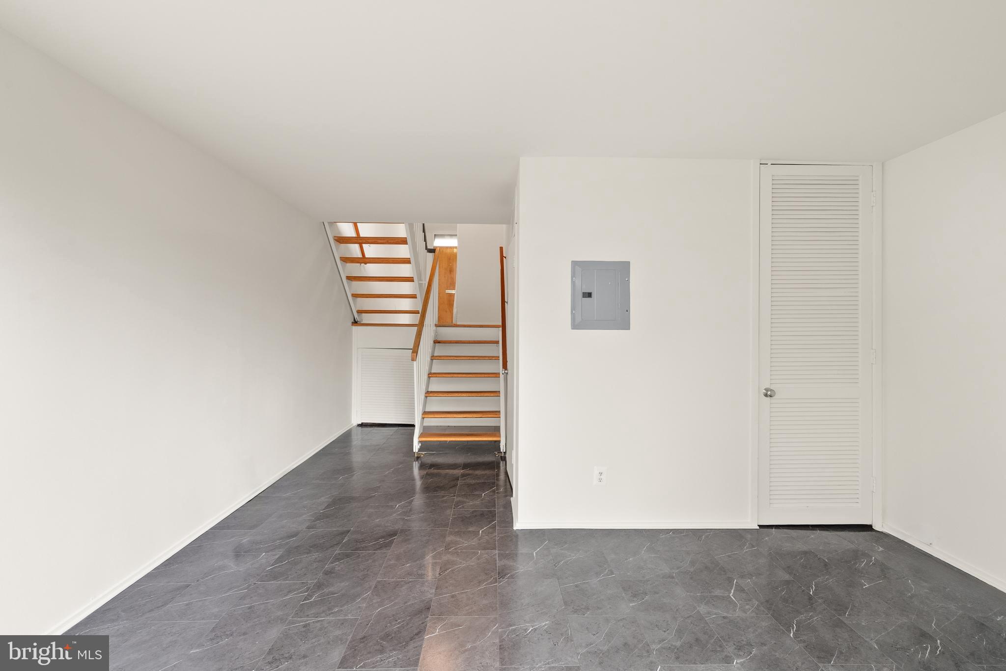 WASHINGTON PLAZA - Residential