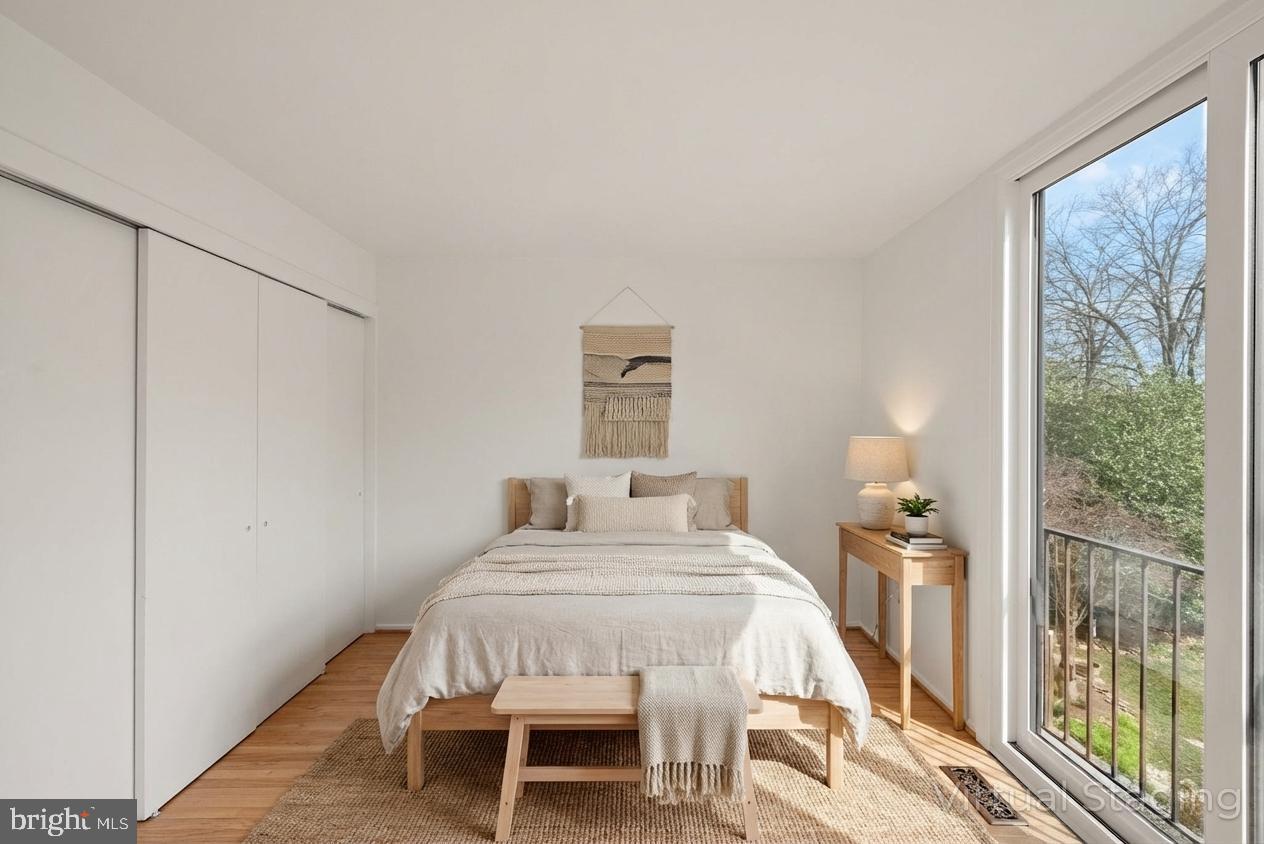 WASHINGTON PLAZA - Residential