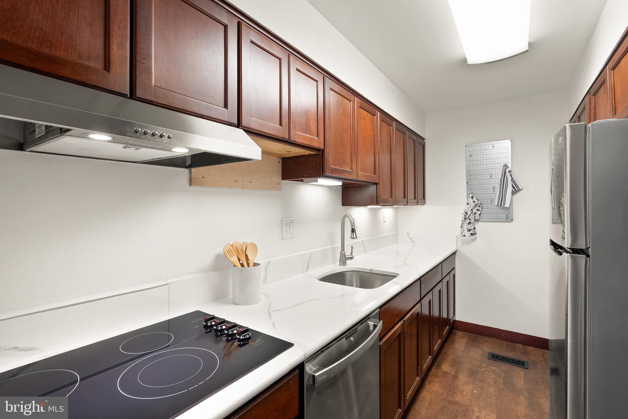 WASHINGTON PLAZA - Residential