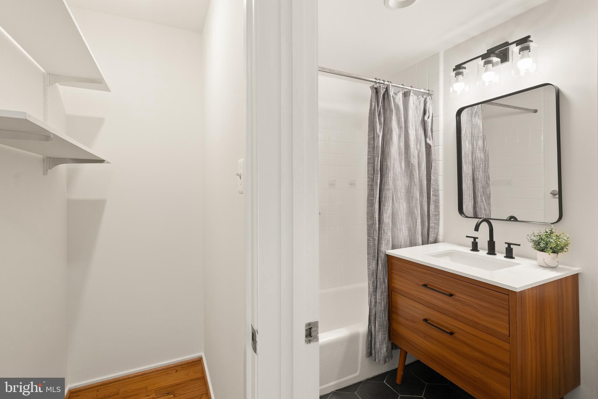 WASHINGTON PLAZA - Residential