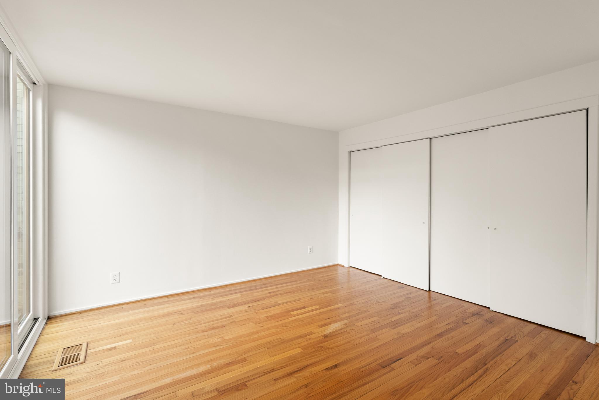 WASHINGTON PLAZA - Residential