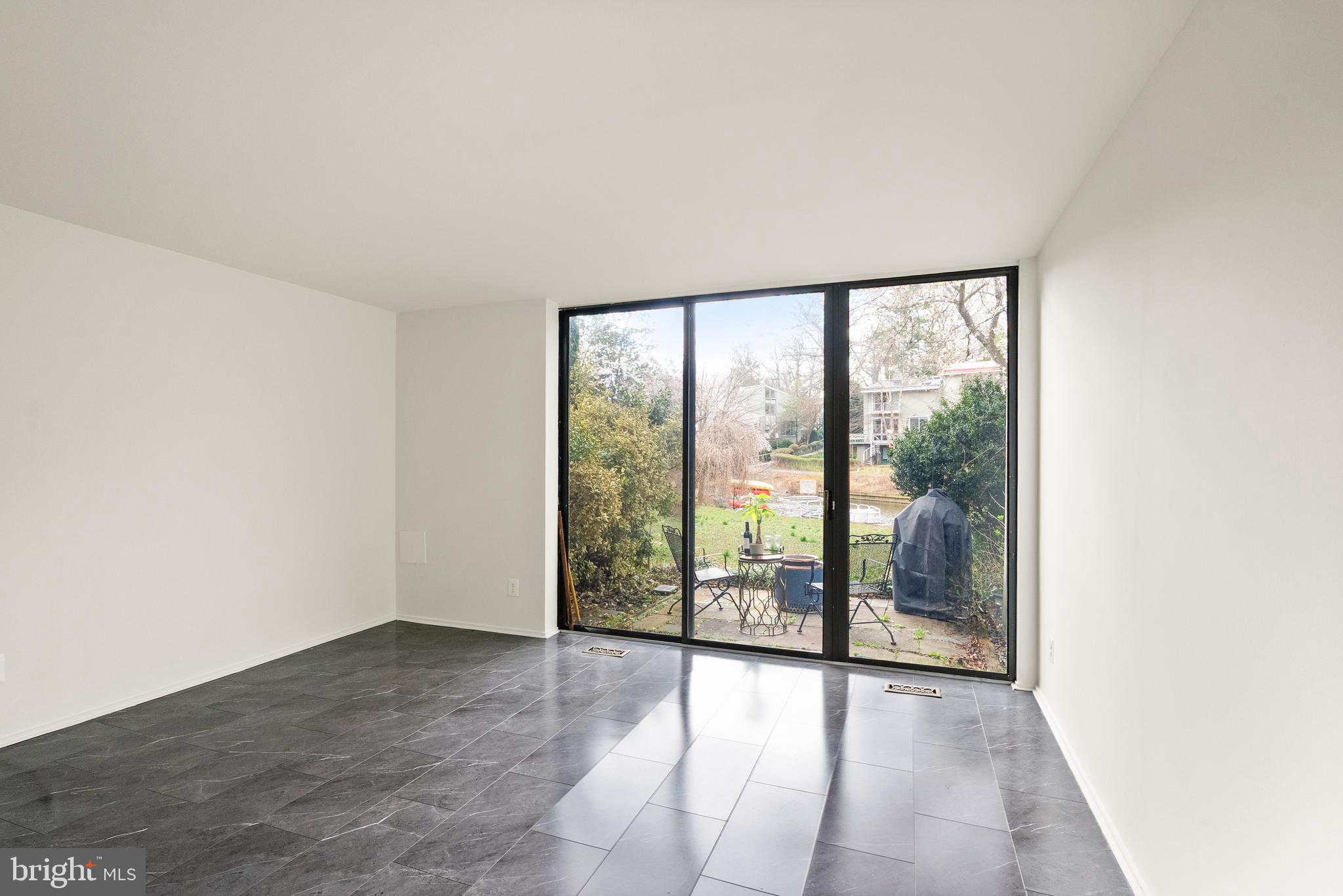 WASHINGTON PLAZA - Residential