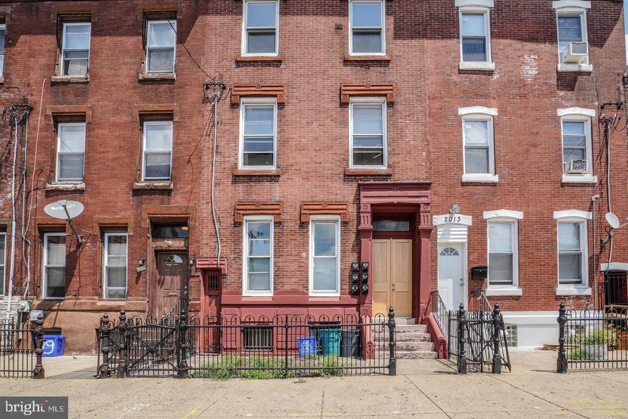 Great opportunity to add this legally zoned 6 units. all 1 bedrooms  Property is in need of some  minor repairs. 
Pictures are from old listing