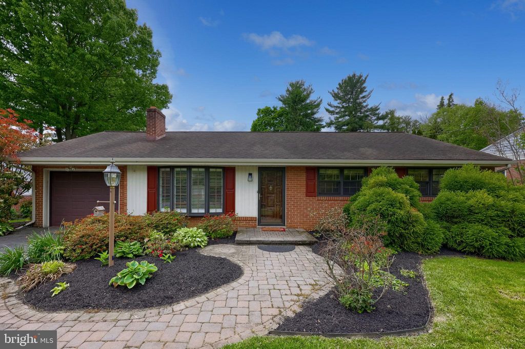 Photo of 1544 Vista Road, LANCASTER, PA 17601 (MLS # PALA2088326)