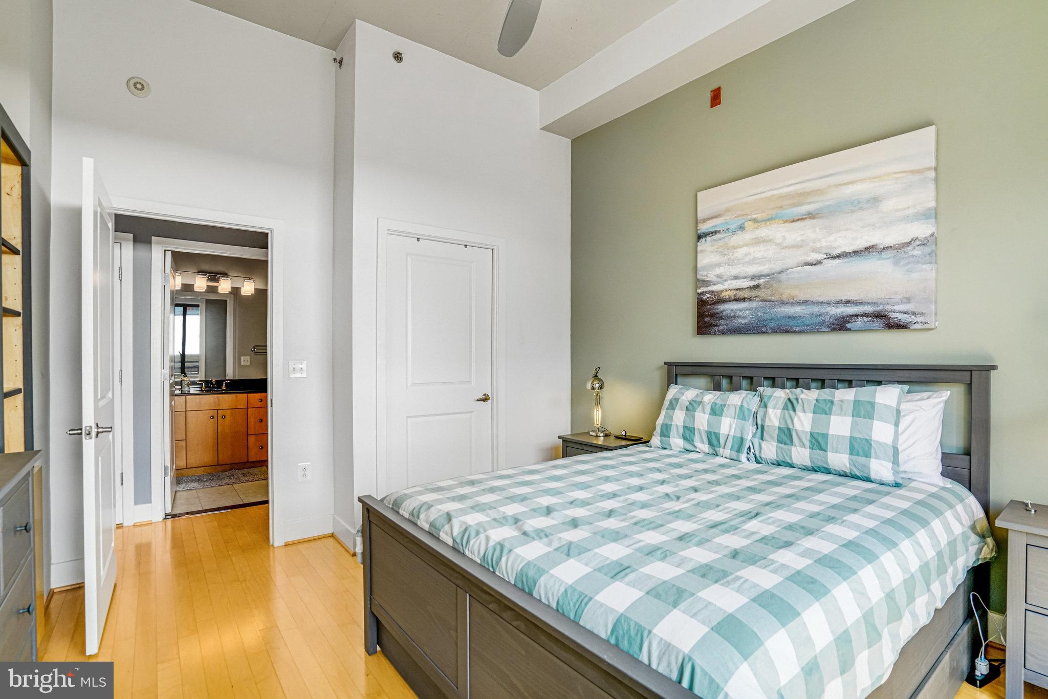 CARLYLE SQUARE - Residential