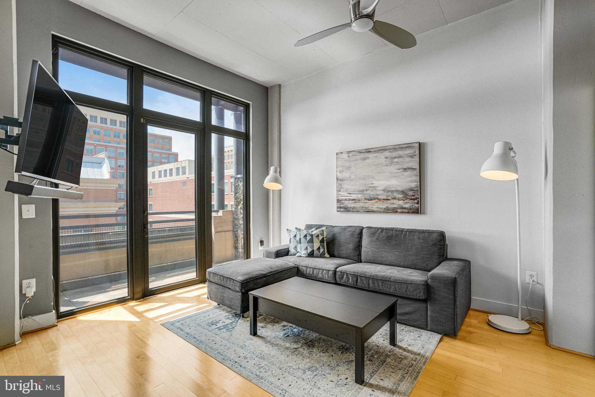 CARLYLE SQUARE - Residential