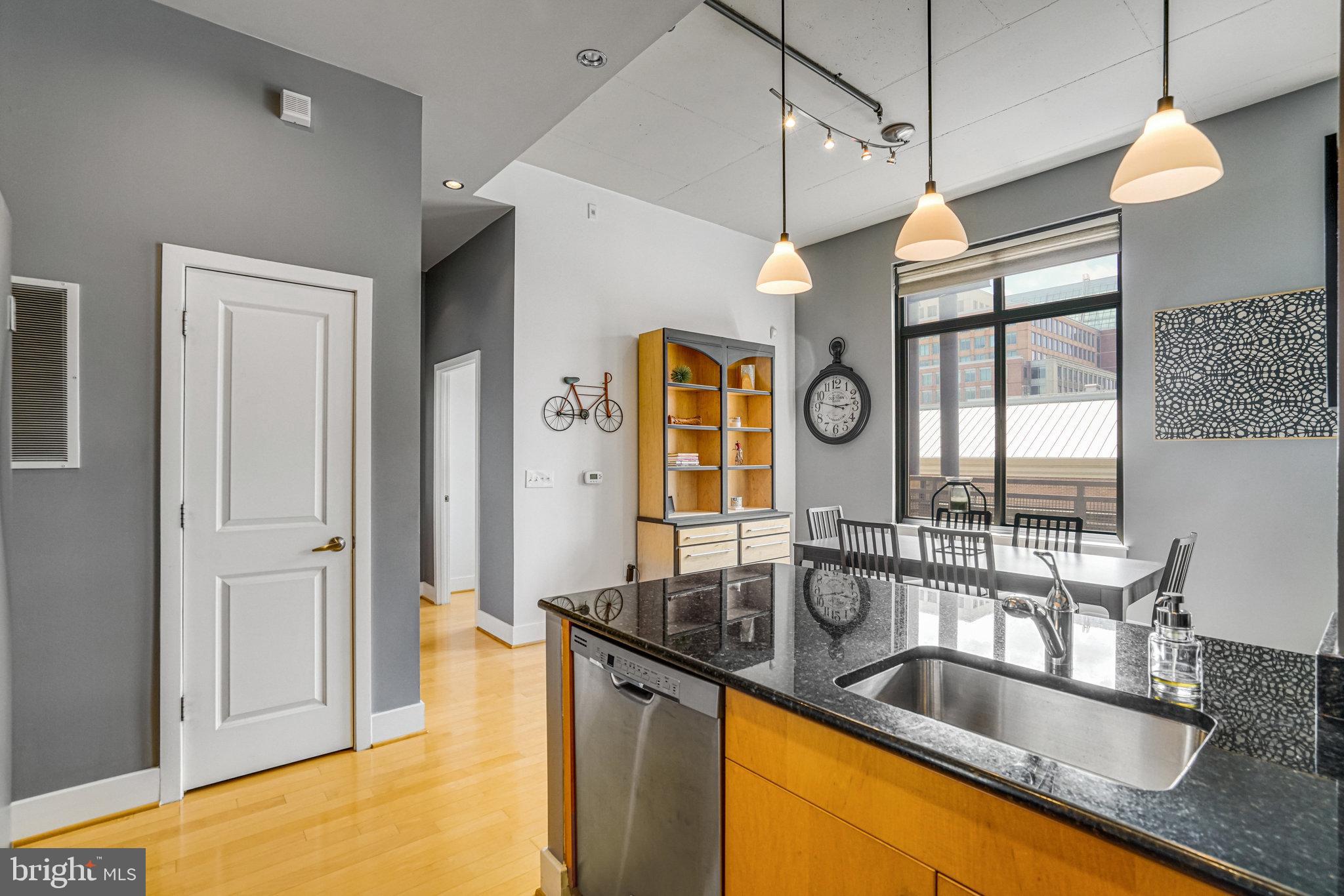 CARLYLE SQUARE - Residential