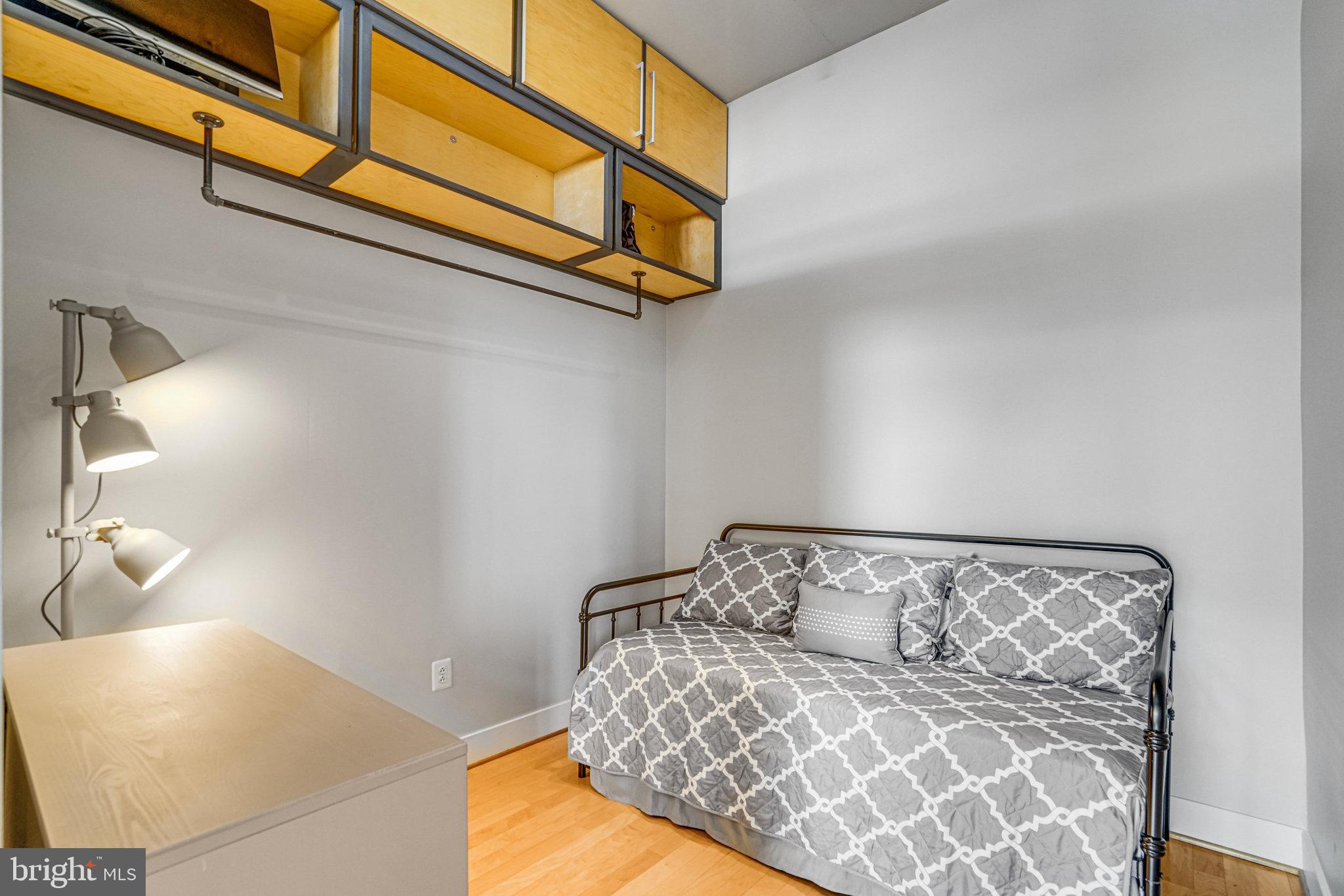 CARLYLE SQUARE - Residential