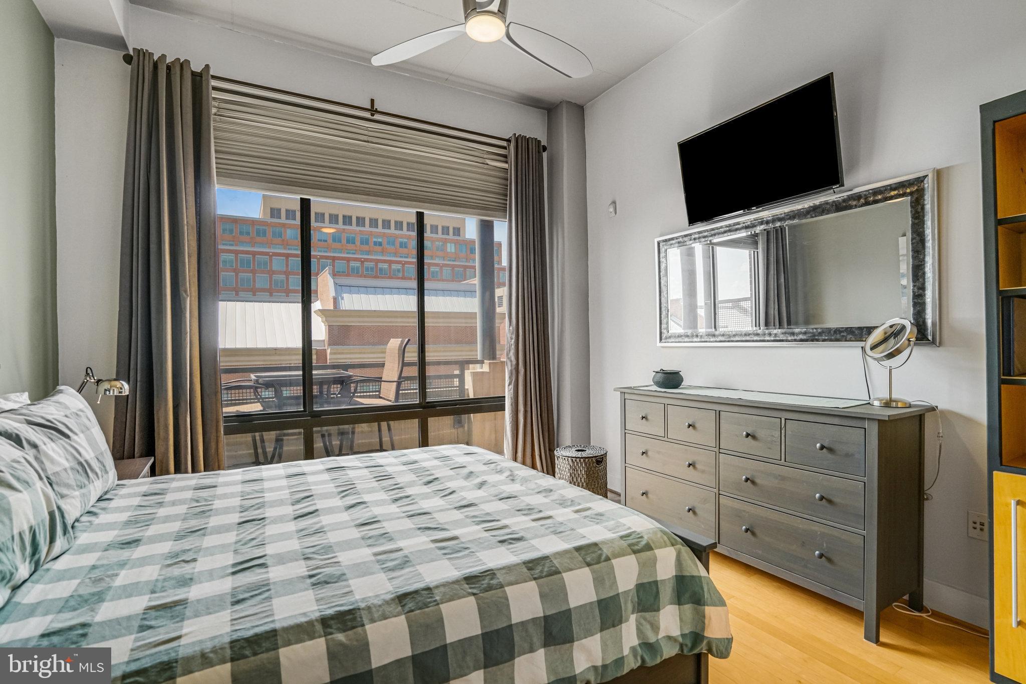 CARLYLE SQUARE - Residential