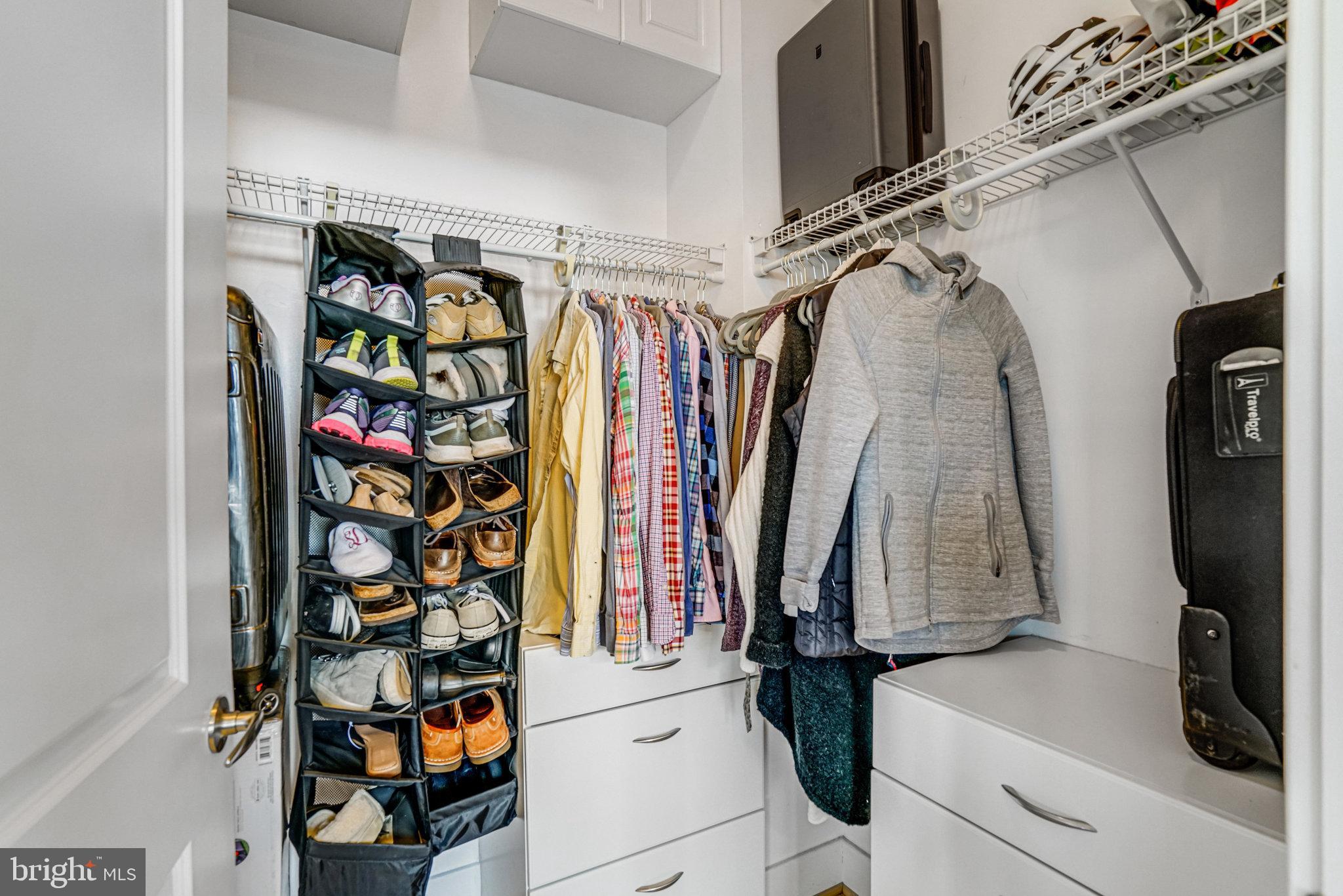 CARLYLE SQUARE - Residential