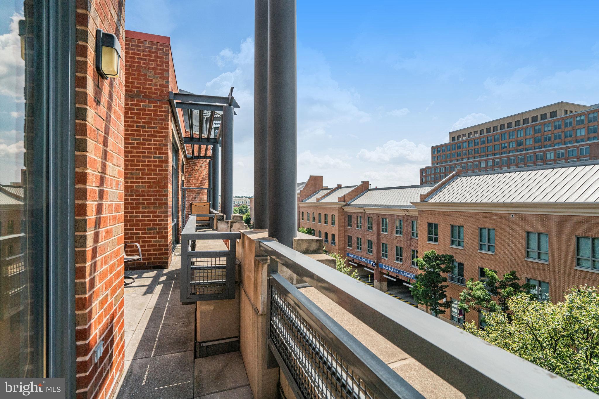 CARLYLE SQUARE - Residential