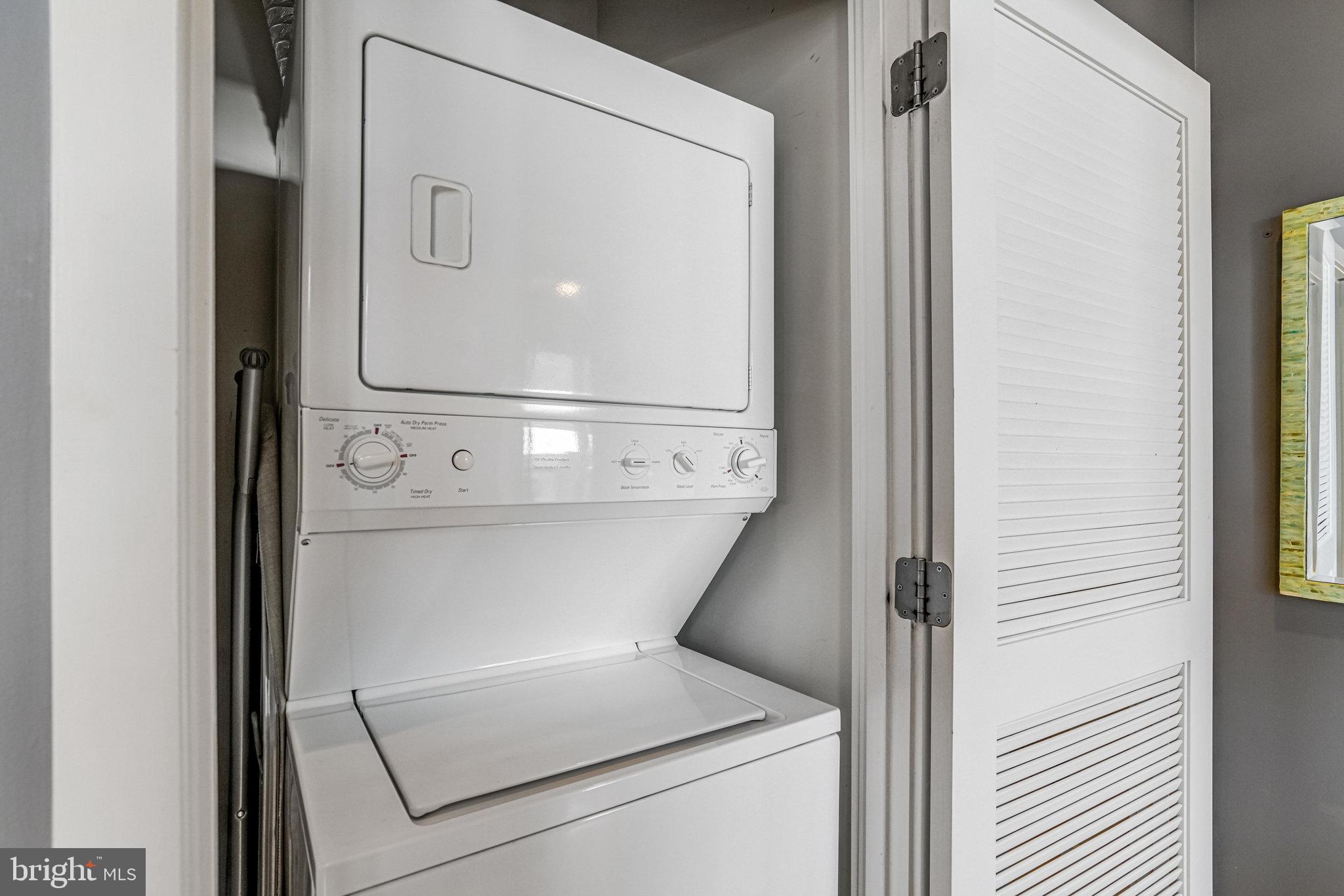 CARLYLE SQUARE - Residential