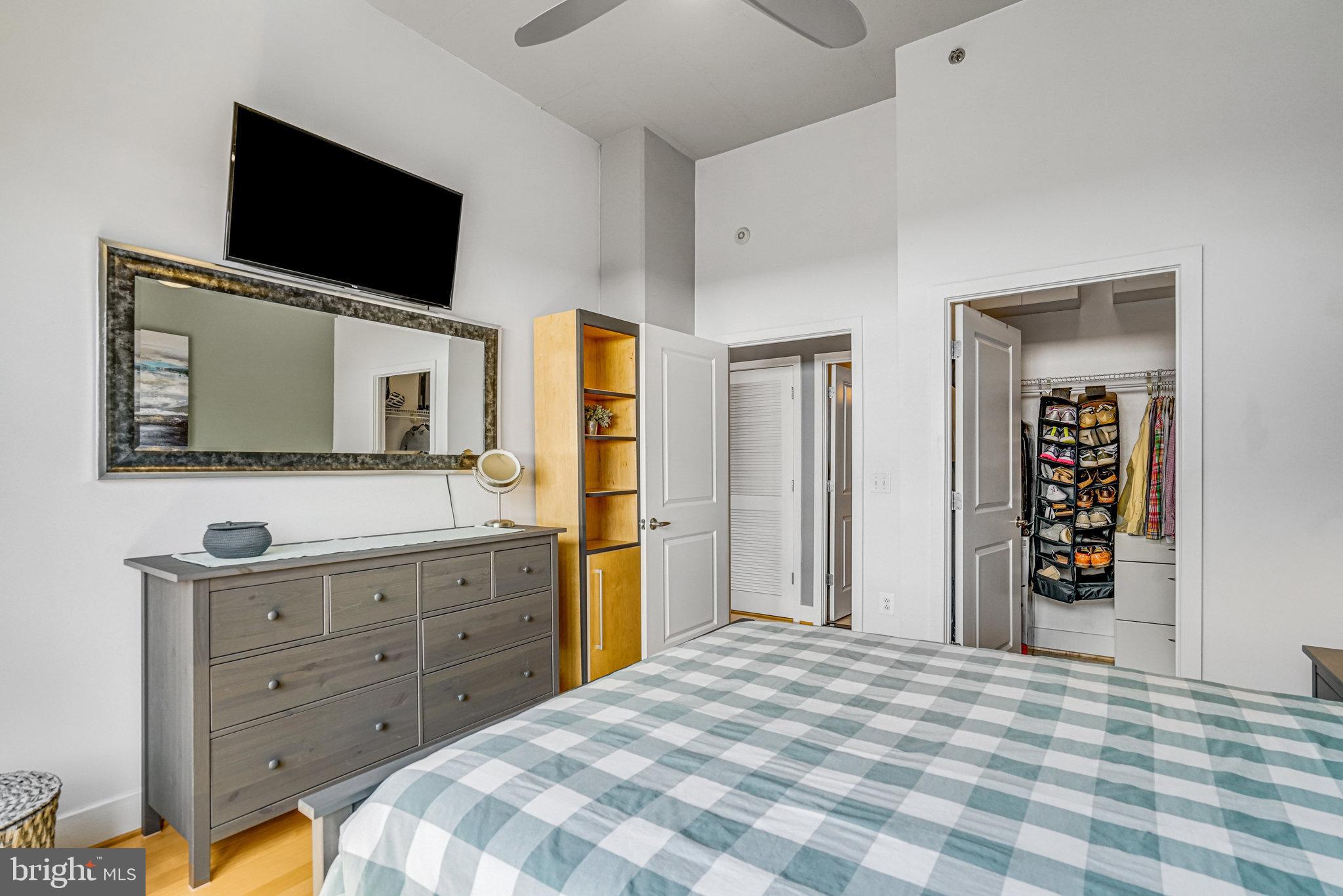 CARLYLE SQUARE - Residential