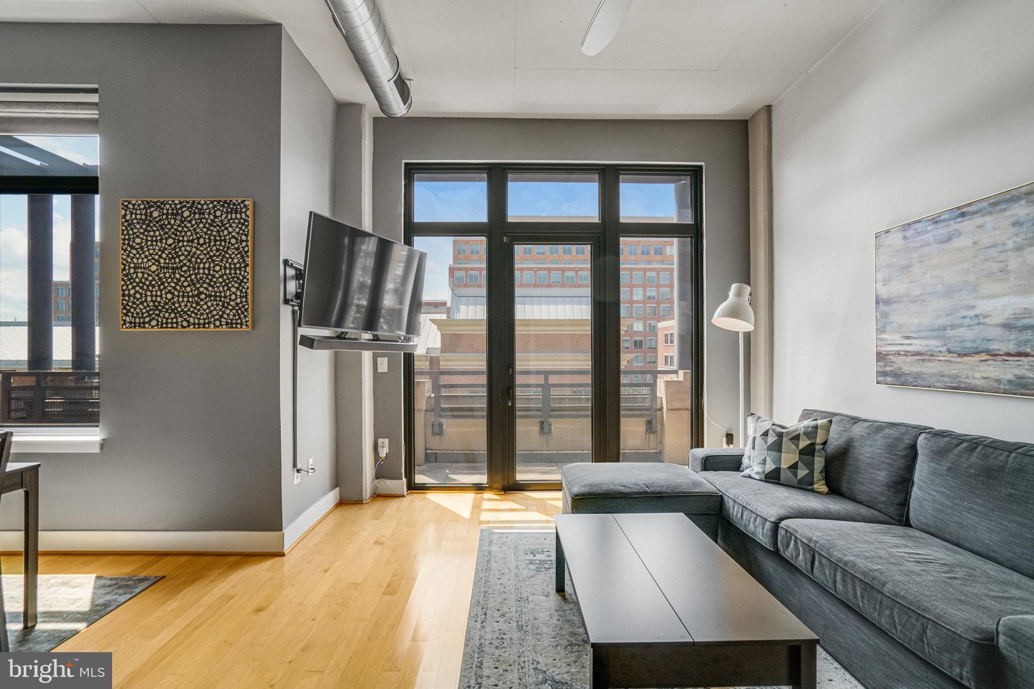 CARLYLE SQUARE - Residential