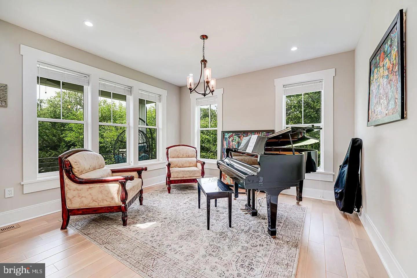 9908 BLAKE LANE