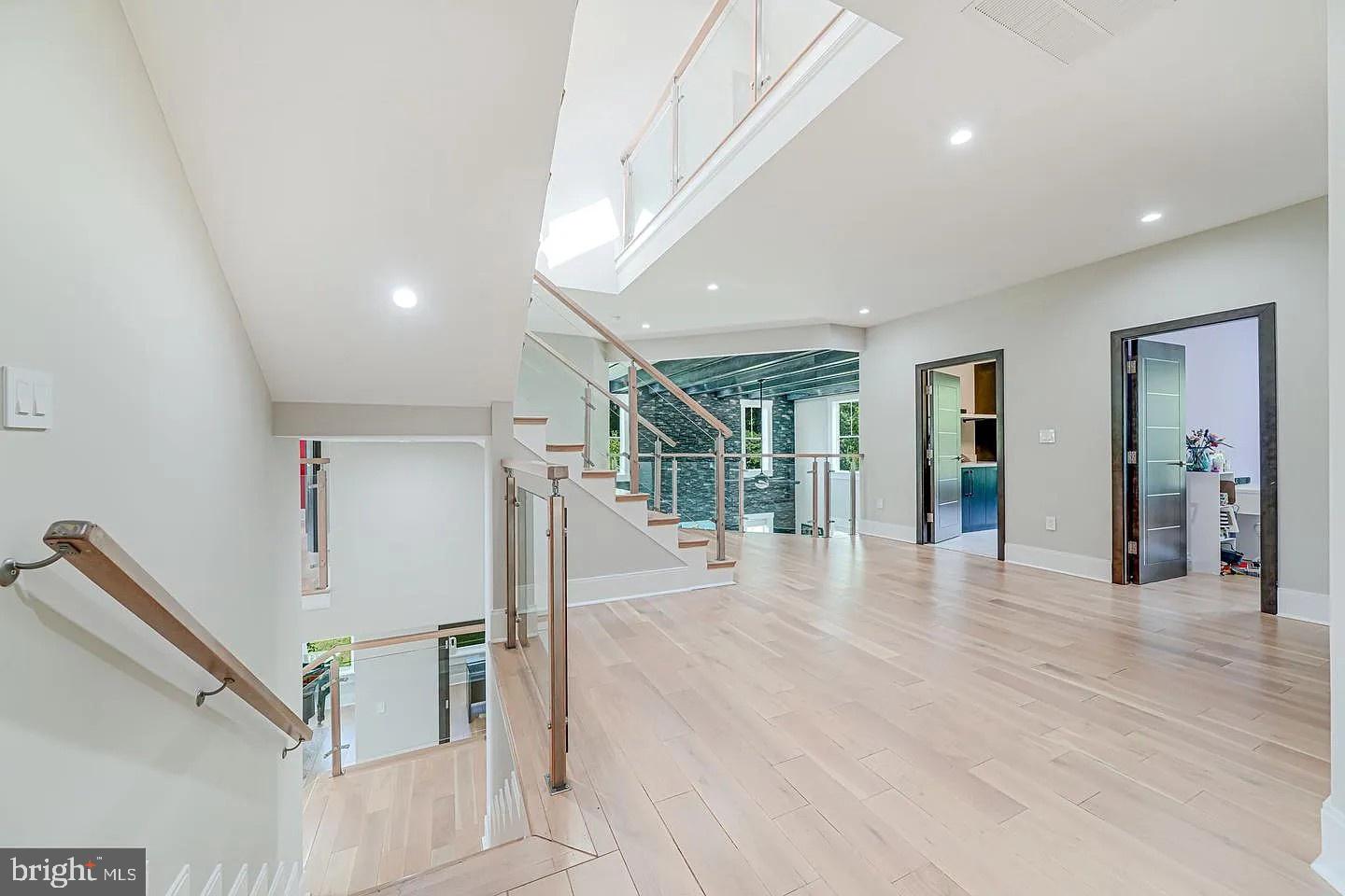 9908 BLAKE LANE