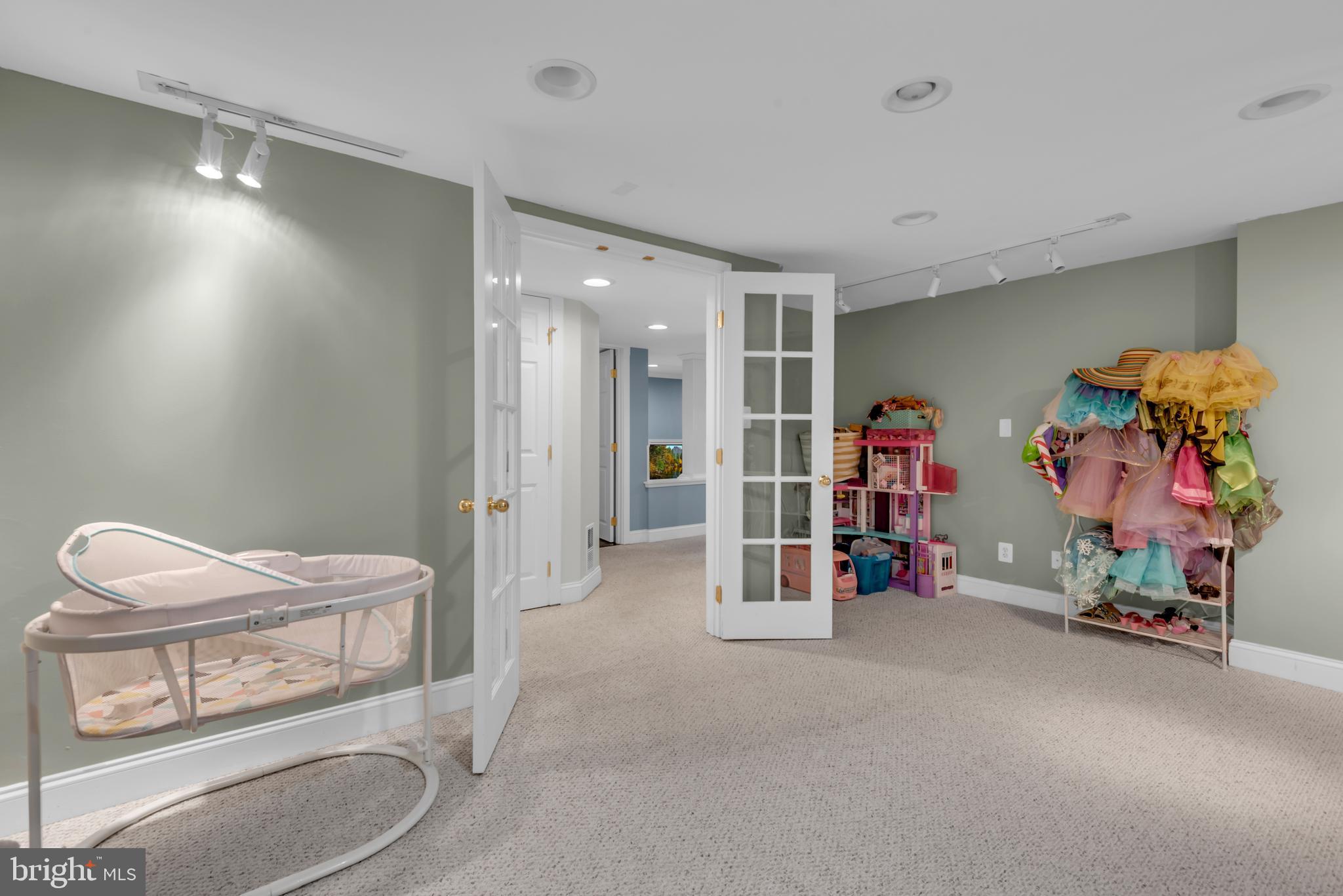 FARMINGTON VILLAGE - Residential