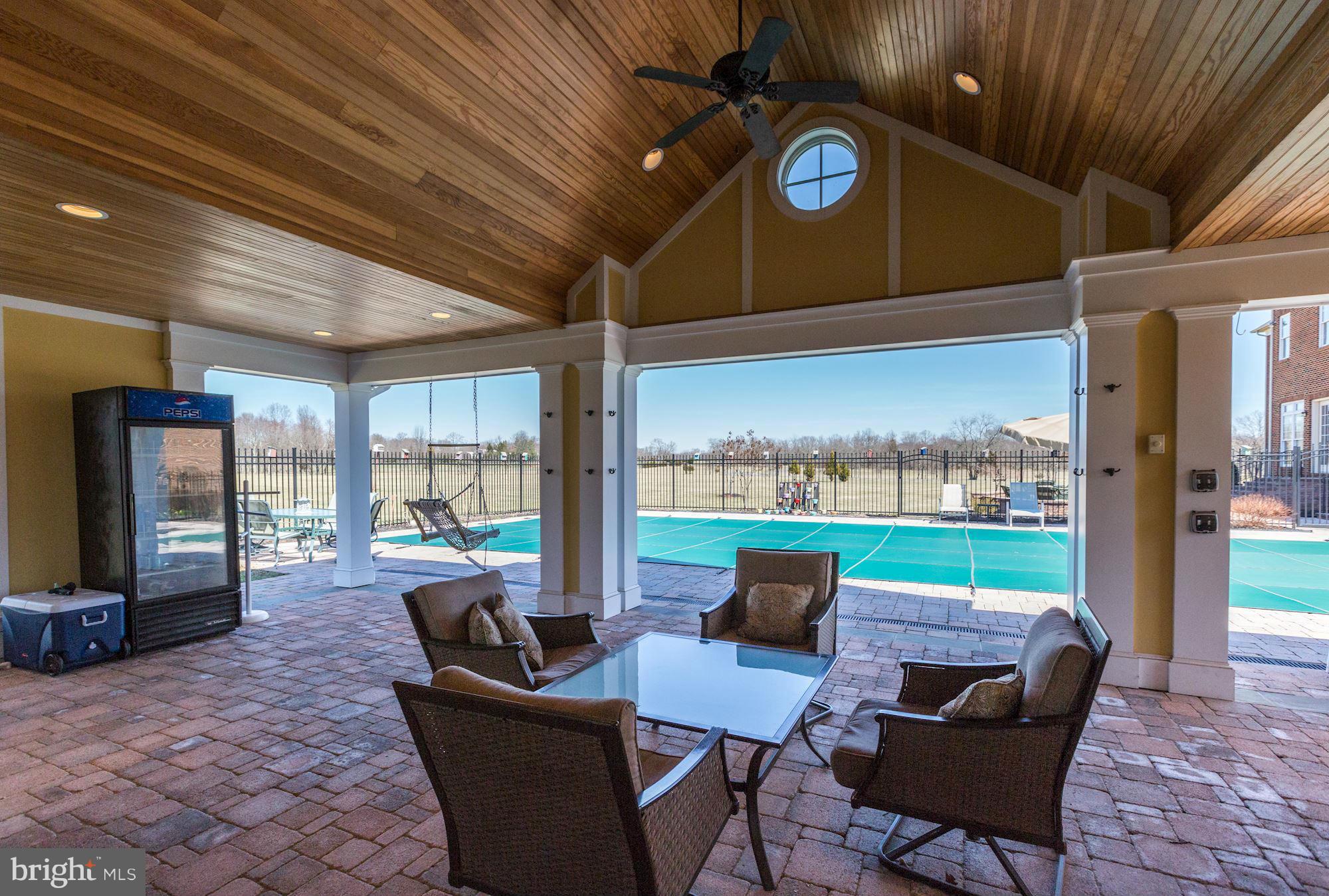 POOLESVILLE - Residential