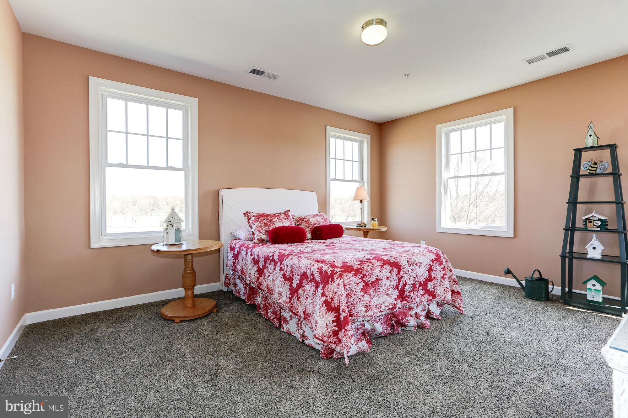 POOLESVILLE - Residential