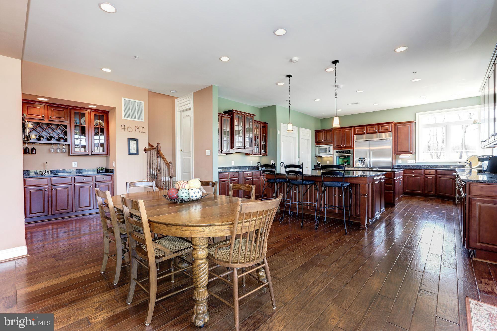 POOLESVILLE - Residential