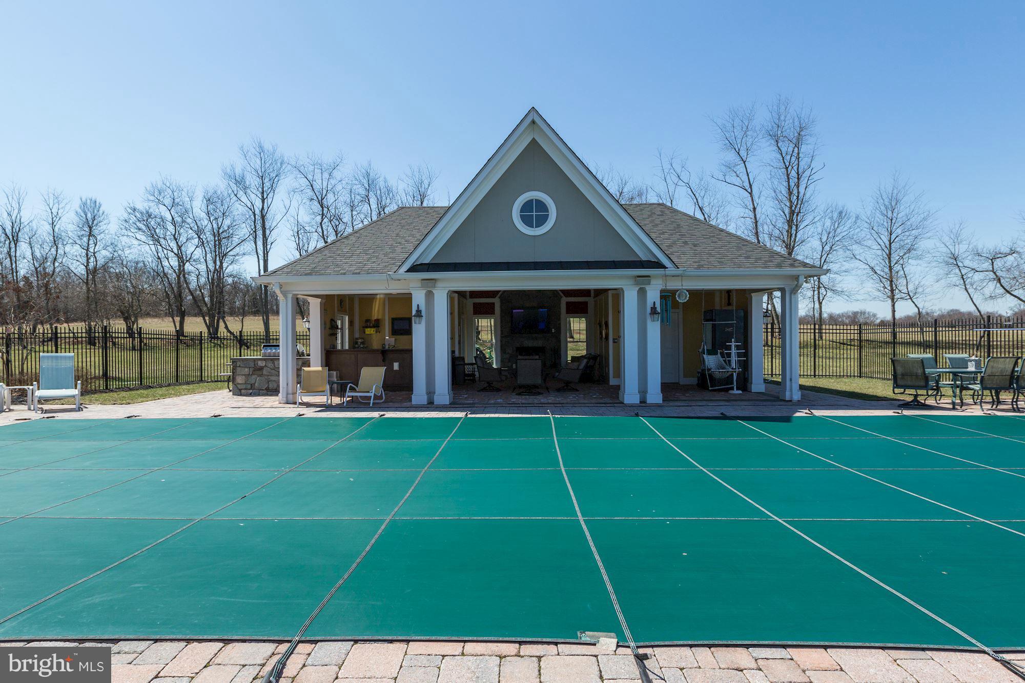 POOLESVILLE - Residential