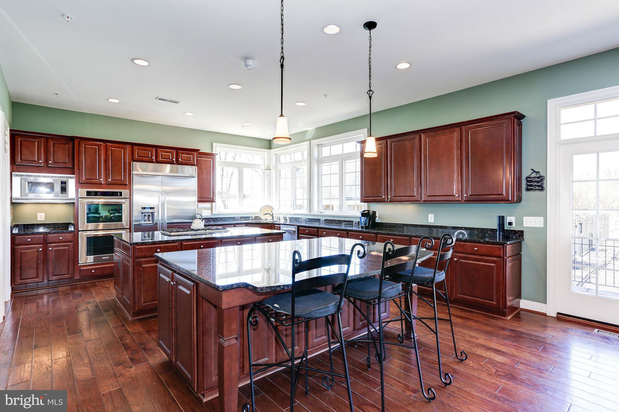 POOLESVILLE - Residential