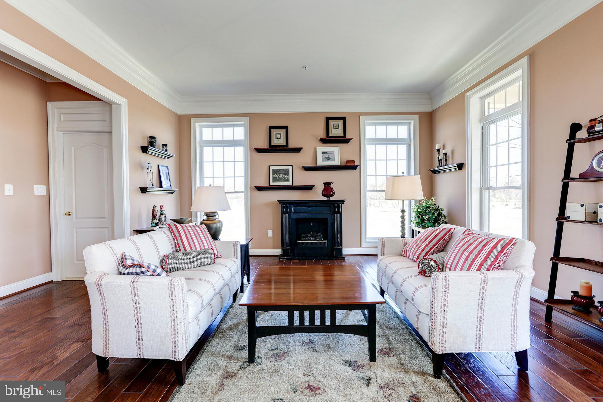 POOLESVILLE - Residential