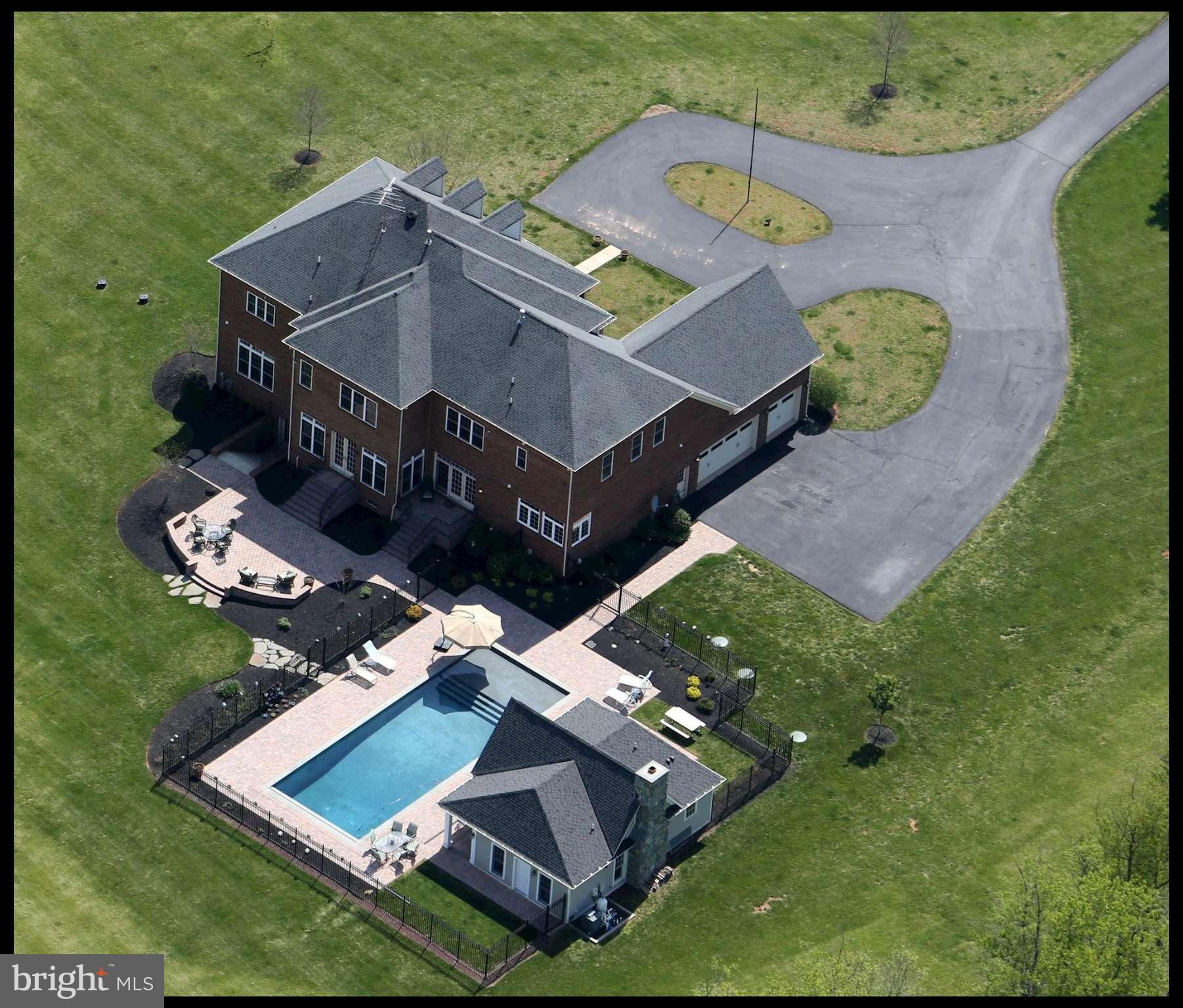 POOLESVILLE - Residential