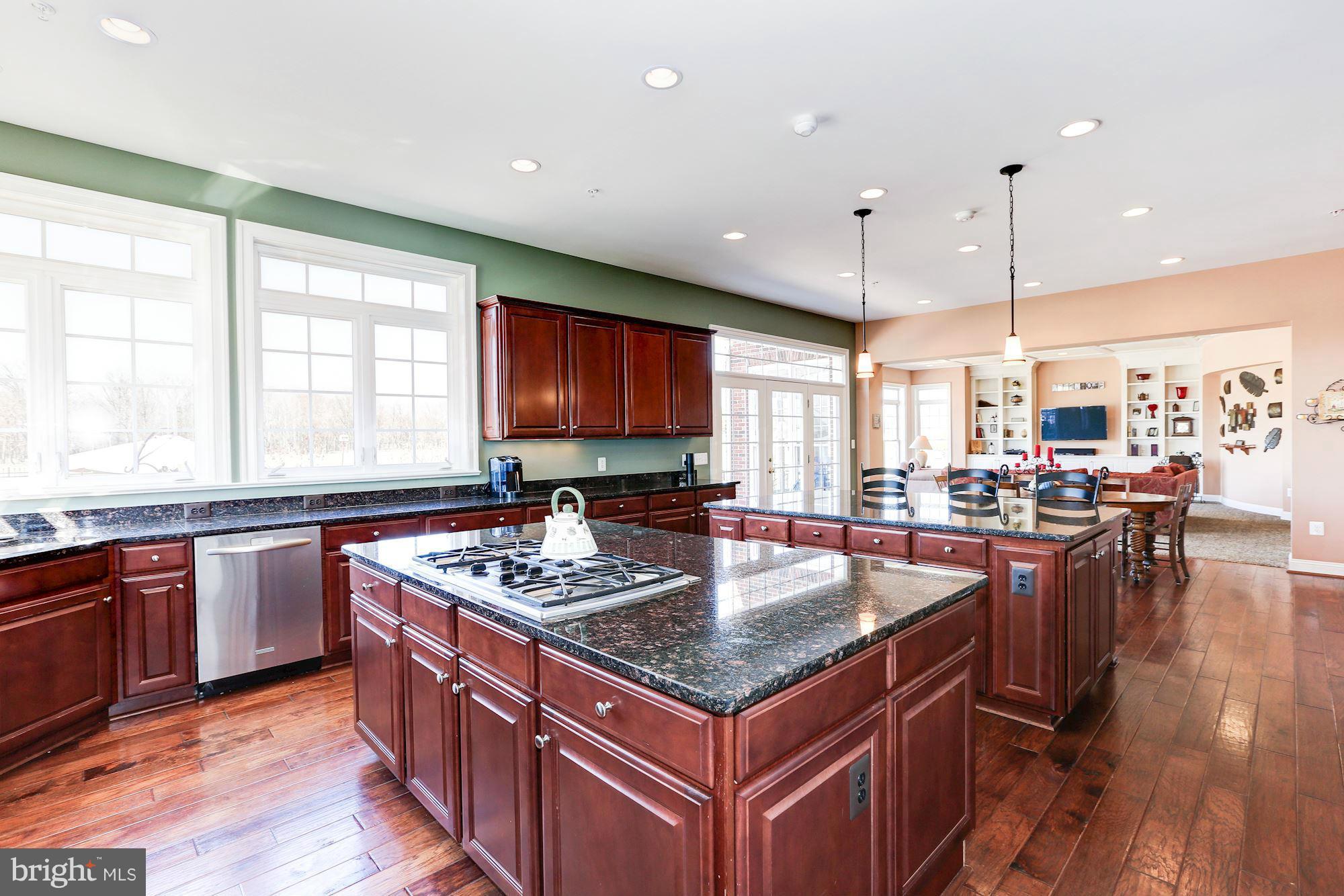 POOLESVILLE - Residential