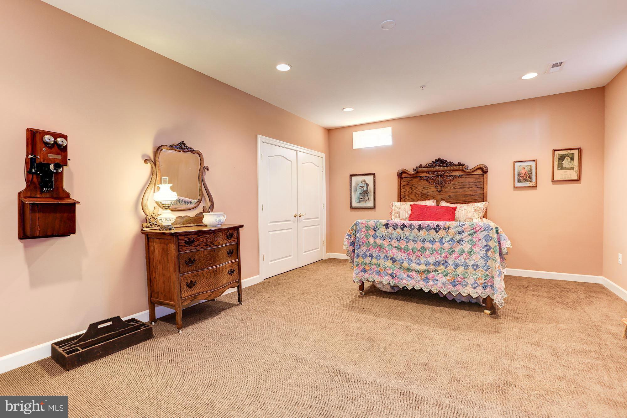 POOLESVILLE - Residential