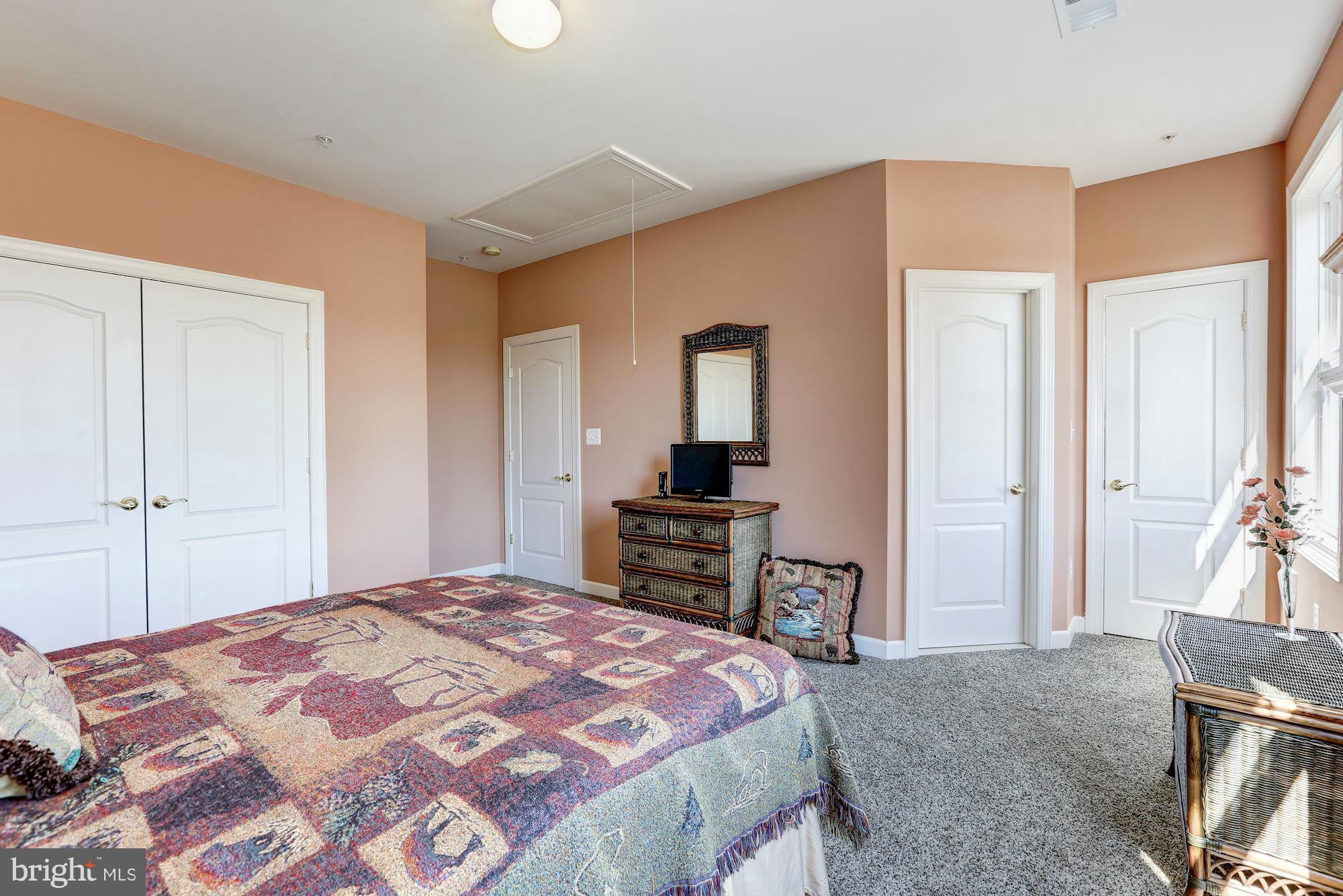 POOLESVILLE - Residential