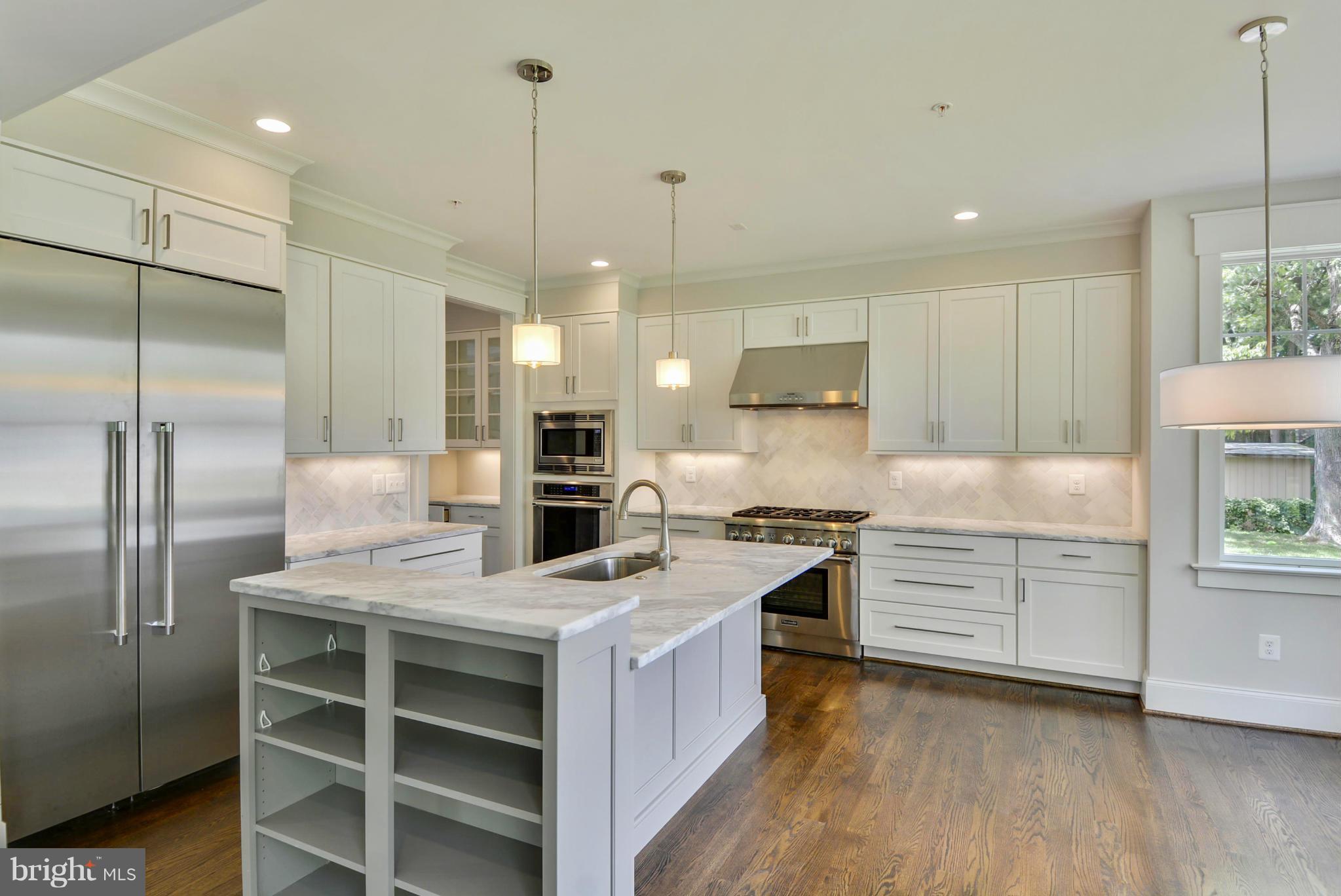 HENDRY ESTATES - Residential