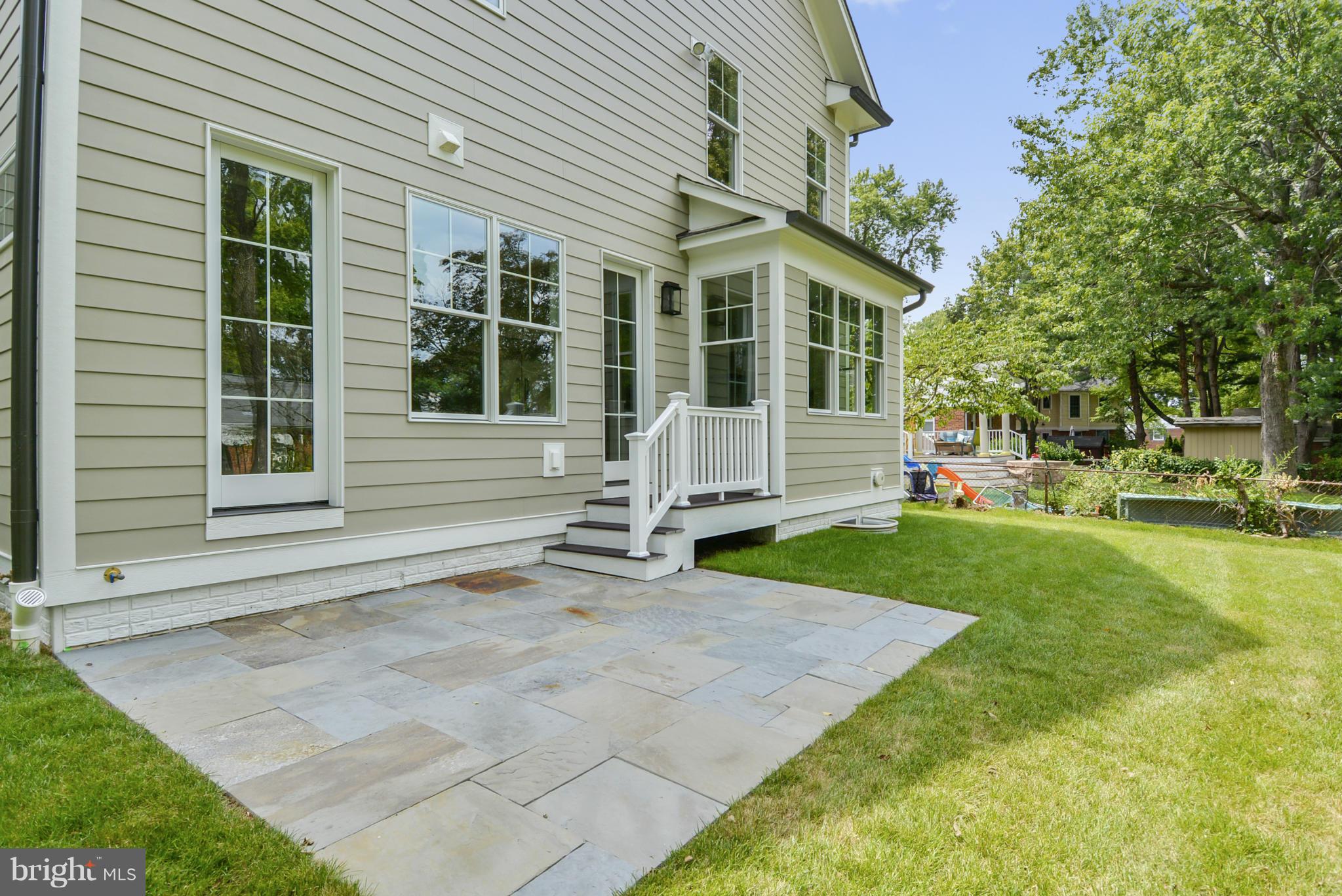 HENDRY ESTATES - Residential