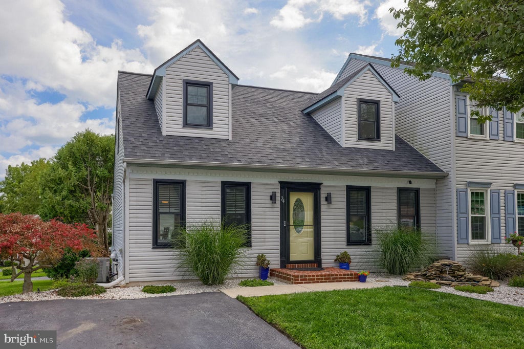 Photo of 24 Kenbridge Lane, ELIZABETHTOWN, PA 17022 (MLS # PALA2094842)