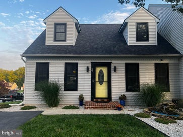 24 KENBRIDGE LANE ELIZABETHTOWN PA 17022