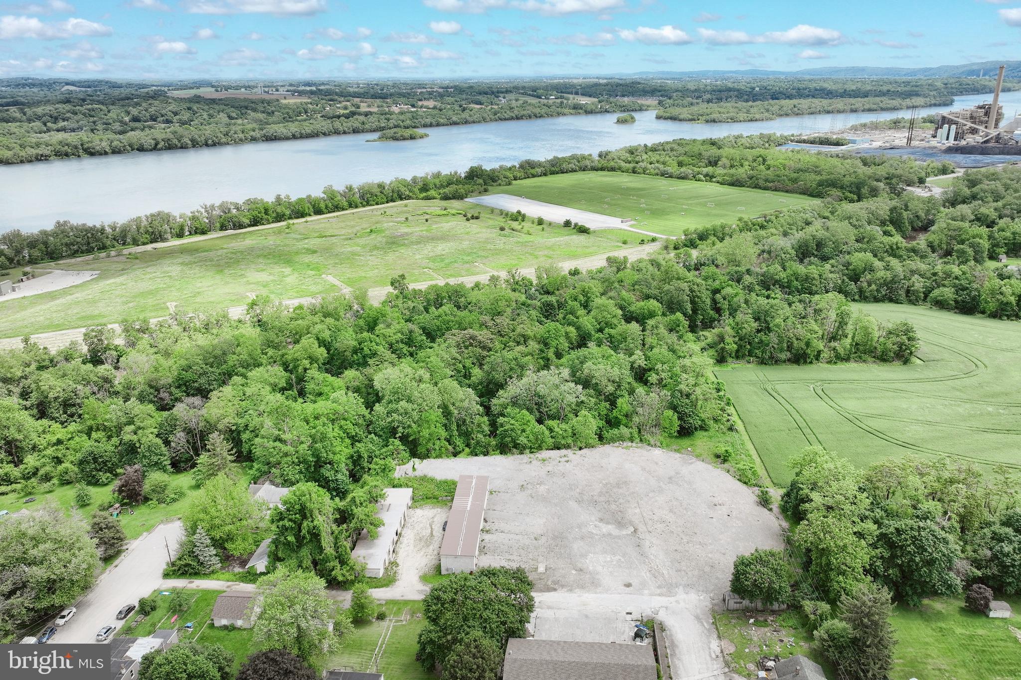 124, 126,128 and Rear FALLSVIEW AVENUE