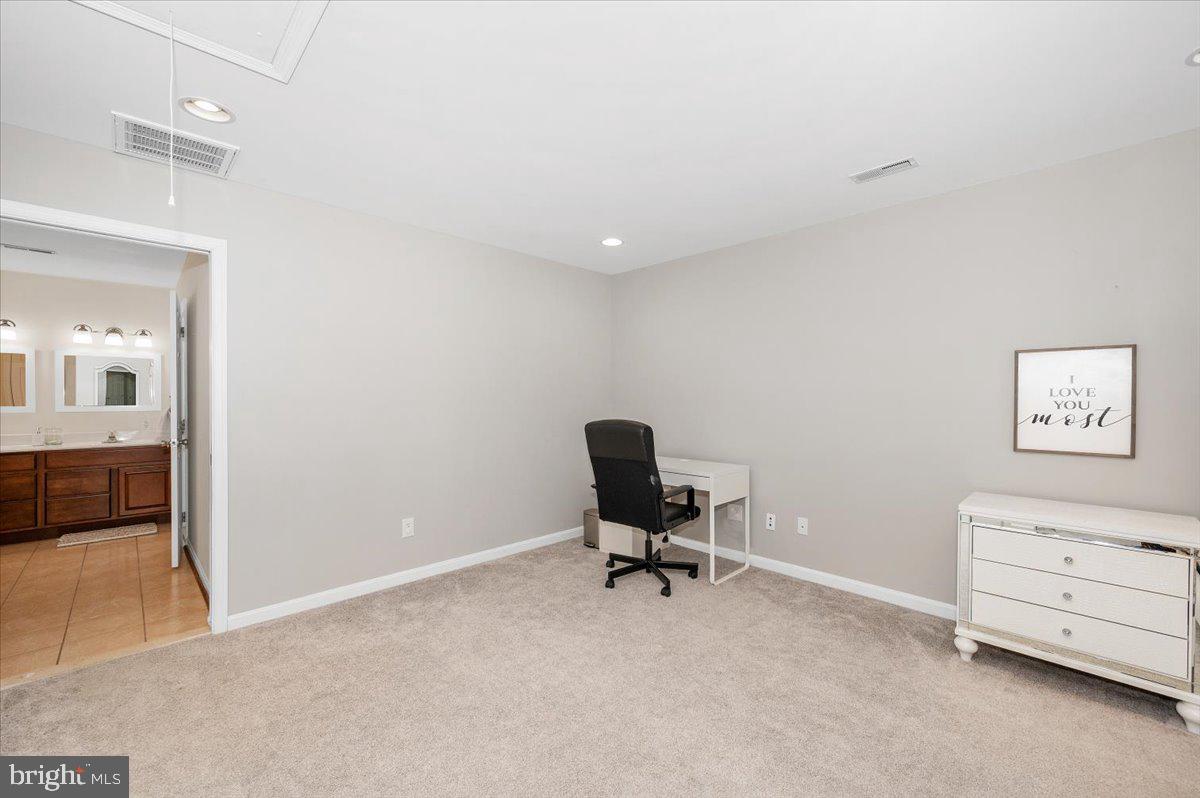 OAK HOLLOW - Residential