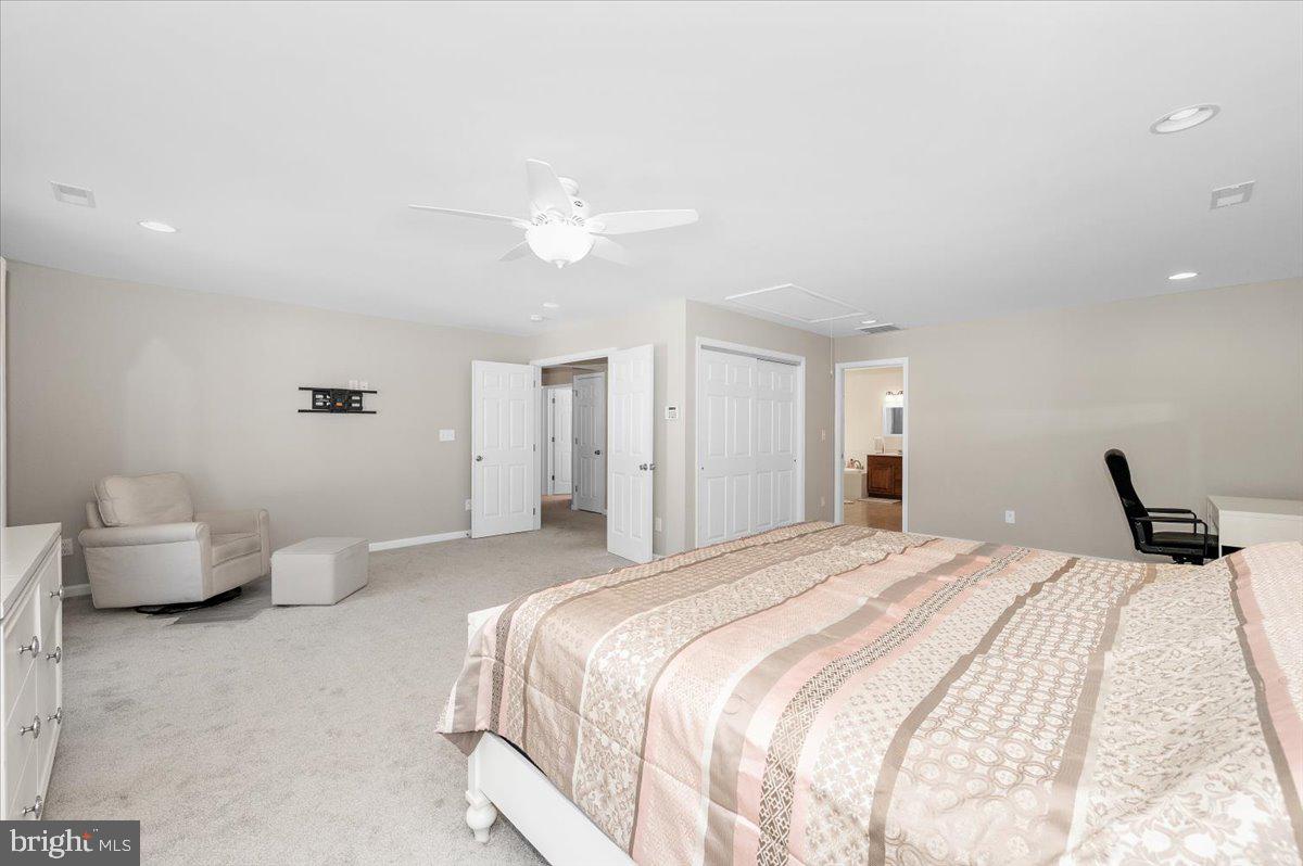 OAK HOLLOW - Residential